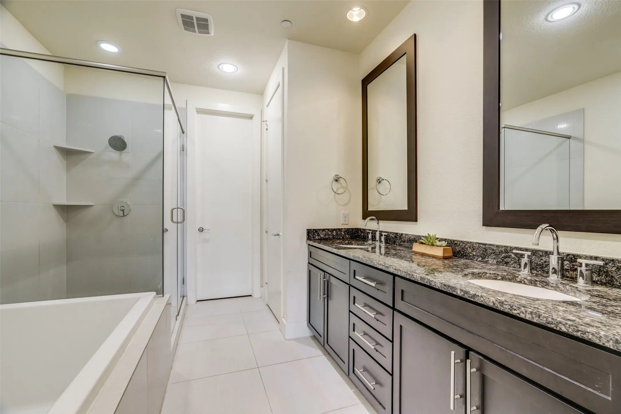 Condominium For Rent in Dallas County , 4211 Rawlins Street 644, Dallas, Texas 75219, 3 Bedroom, 4 Bathroom, 2 Garage spaces, 2,023 Sqft, built in 2014, mls#21386560, Real Estate Agent in Dallas, Homes For Rent in Dallas county, Homes For Rent in Dallas, Realtor in Dallas Texas, Real Estate Brokerage Independent Realty Texas, Luminita Cordes Realtor
