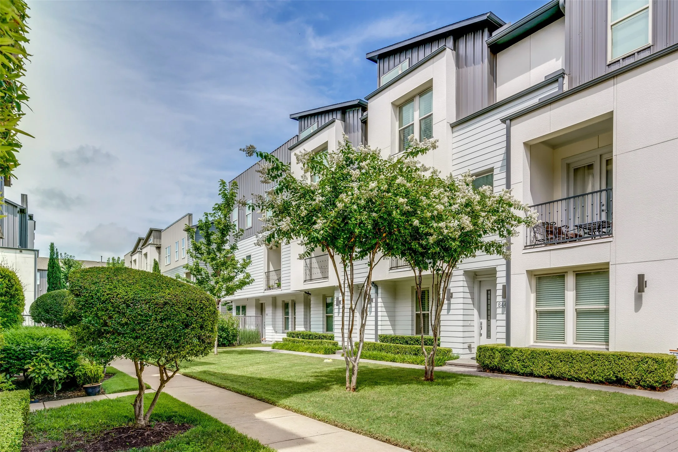 Condominium For Rent in Dallas County , 4211 Rawlins Street 644, Dallas, Texas 75219, 3 Bedroom, 4 Bathroom, 2 Garage spaces, 2,023 Sqft, built in 2014, mls#21386560, Real Estate Agent in Dallas, Homes For Rent in Dallas county, Homes For Rent in Dallas, Realtor in Dallas Texas, Real Estate Brokerage Independent Realty Texas, Luminita Cordes Realtor