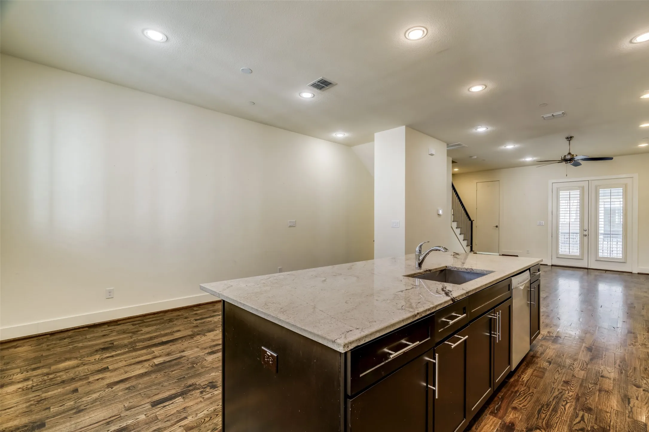 Condominium For Rent in Dallas County , 4211 Rawlins Street 644, Dallas, Texas 75219, 3 Bedroom, 4 Bathroom, 2 Garage spaces, 2,023 Sqft, built in 2014, mls#21386560, Real Estate Agent in Dallas, Homes For Rent in Dallas county, Homes For Rent in Dallas, Realtor in Dallas Texas, Real Estate Brokerage Independent Realty Texas, Luminita Cordes Realtor