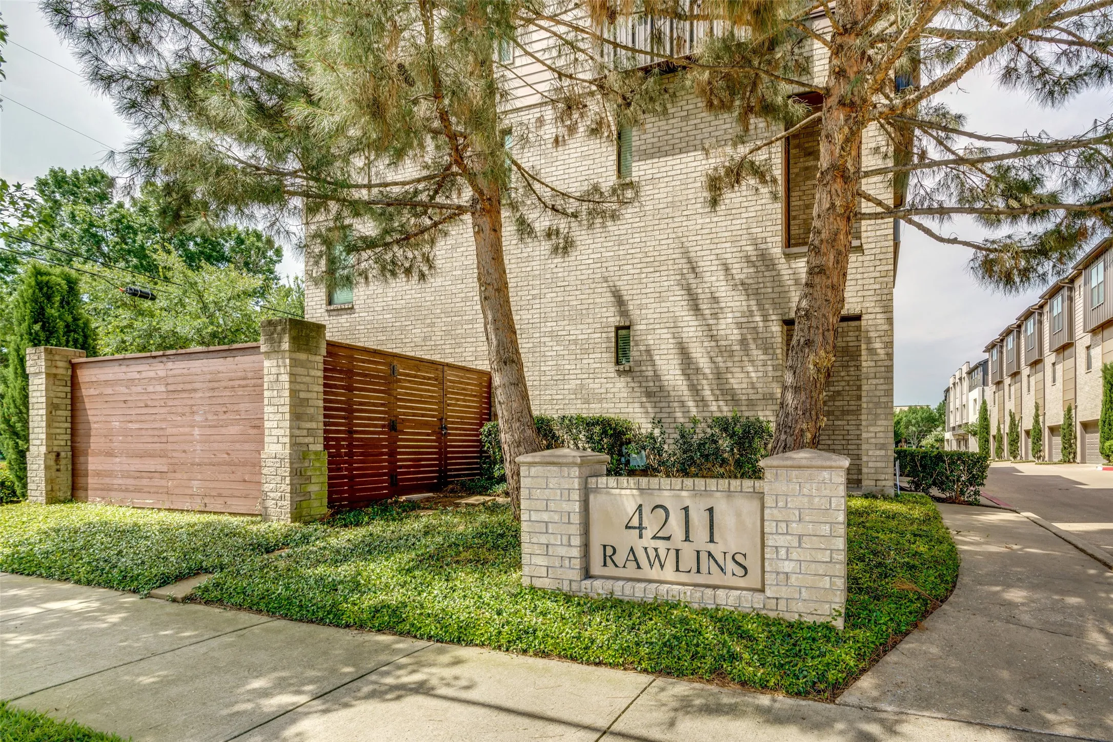 Condominium For Rent in Dallas County , 4211 Rawlins Street 644, Dallas, Texas 75219, 3 Bedroom, 4 Bathroom, 2 Garage spaces, 2,023 Sqft, built in 2014, mls#21386560, Real Estate Agent in Dallas, Homes For Rent in Dallas county, Homes For Rent in Dallas, Realtor in Dallas Texas, Real Estate Brokerage Independent Realty Texas, Luminita Cordes Realtor
