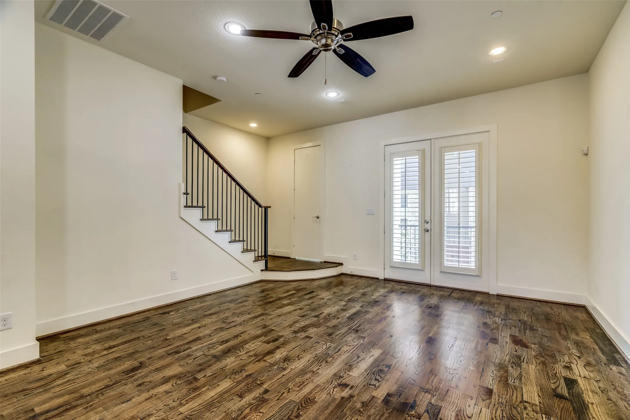 Condominium For Rent in Dallas County , 4211 Rawlins Street 644, Dallas, Texas 75219, 3 Bedroom, 4 Bathroom, 2 Garage spaces, 2,023 Sqft, built in 2014, mls#21386560, Real Estate Agent in Dallas, Homes For Rent in Dallas county, Homes For Rent in Dallas, Realtor in Dallas Texas, Real Estate Brokerage Independent Realty Texas, Luminita Cordes Realtor