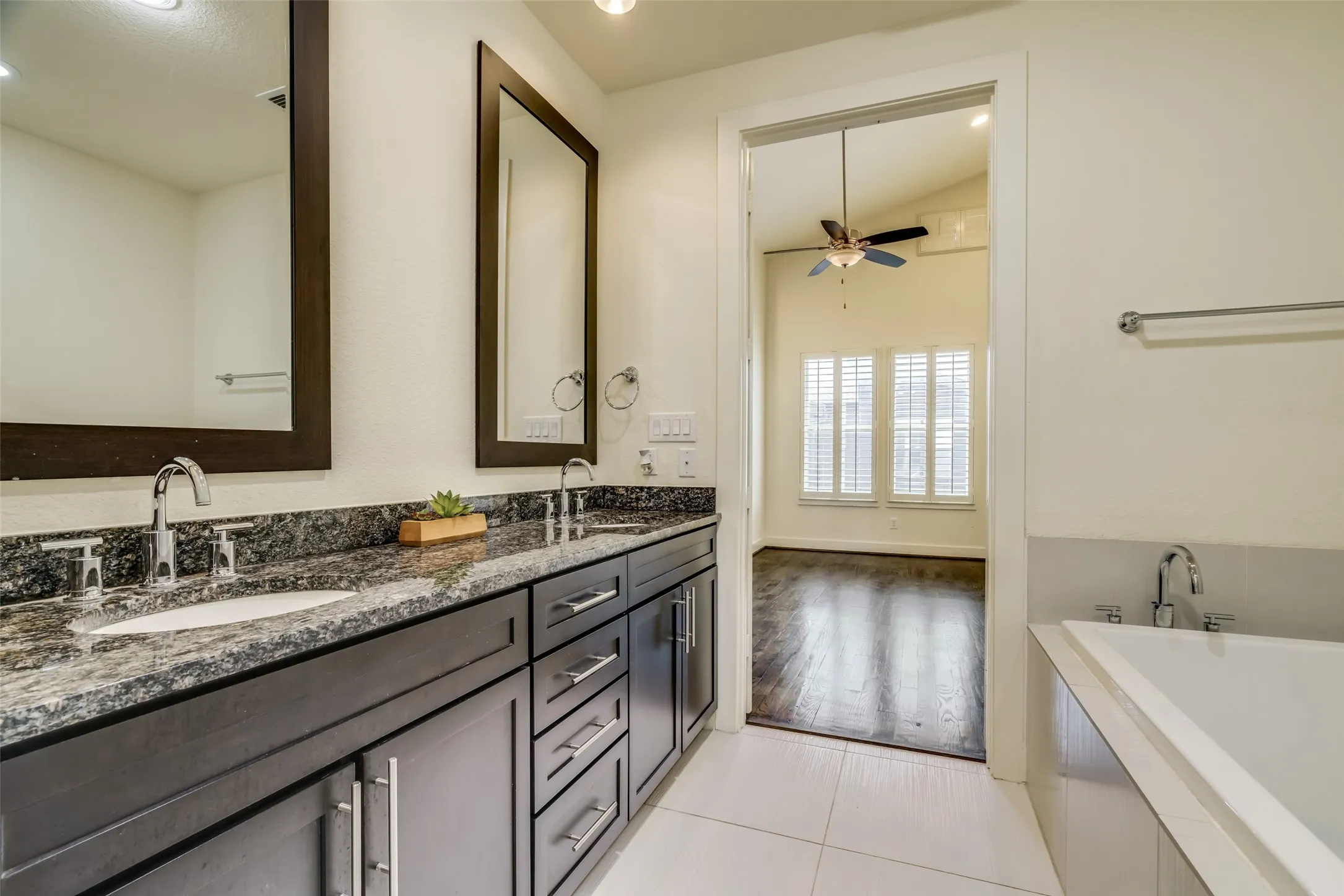 Condominium For Rent in Dallas County , 4211 Rawlins Street 644, Dallas, Texas 75219, 3 Bedroom, 4 Bathroom, 2 Garage spaces, 2,023 Sqft, built in 2014, mls#21386560, Real Estate Agent in Dallas, Homes For Rent in Dallas county, Homes For Rent in Dallas, Realtor in Dallas Texas, Real Estate Brokerage Independent Realty Texas, Luminita Cordes Realtor