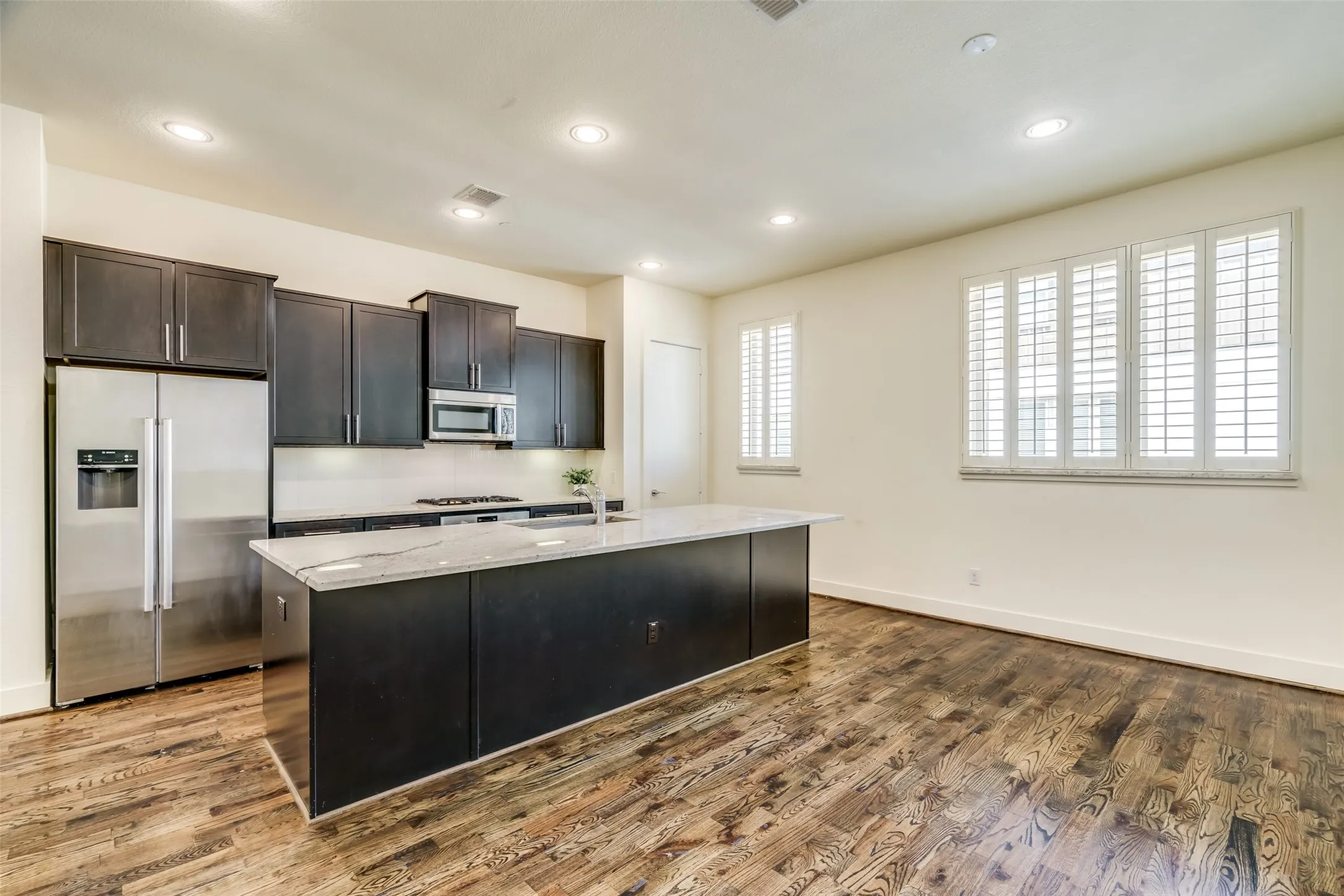 Condominium For Rent in Dallas County , 4211 Rawlins Street 644, Dallas, Texas 75219, 3 Bedroom, 4 Bathroom, 2 Garage spaces, 2,023 Sqft, built in 2014, mls#21386560, Real Estate Agent in Dallas, Homes For Rent in Dallas county, Homes For Rent in Dallas, Realtor in Dallas Texas, Real Estate Brokerage Independent Realty Texas, Luminita Cordes Realtor
