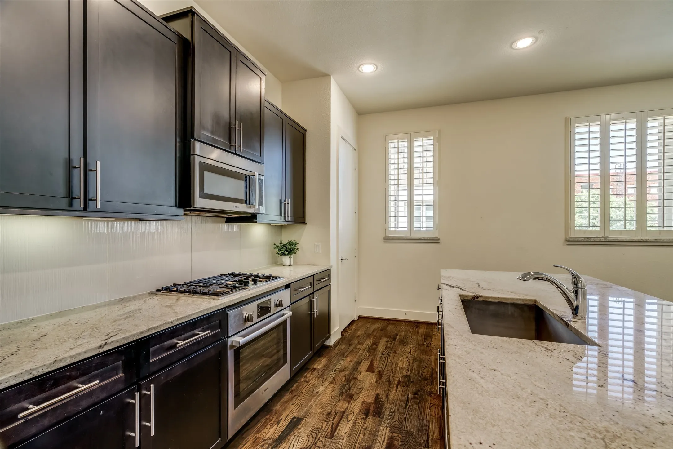Condominium For Rent in Dallas County , 4211 Rawlins Street 644, Dallas, Texas 75219, 3 Bedroom, 4 Bathroom, 2 Garage spaces, 2,023 Sqft, built in 2014, mls#21386560, Real Estate Agent in Dallas, Homes For Rent in Dallas county, Homes For Rent in Dallas, Realtor in Dallas Texas, Real Estate Brokerage Independent Realty Texas, Luminita Cordes Realtor
