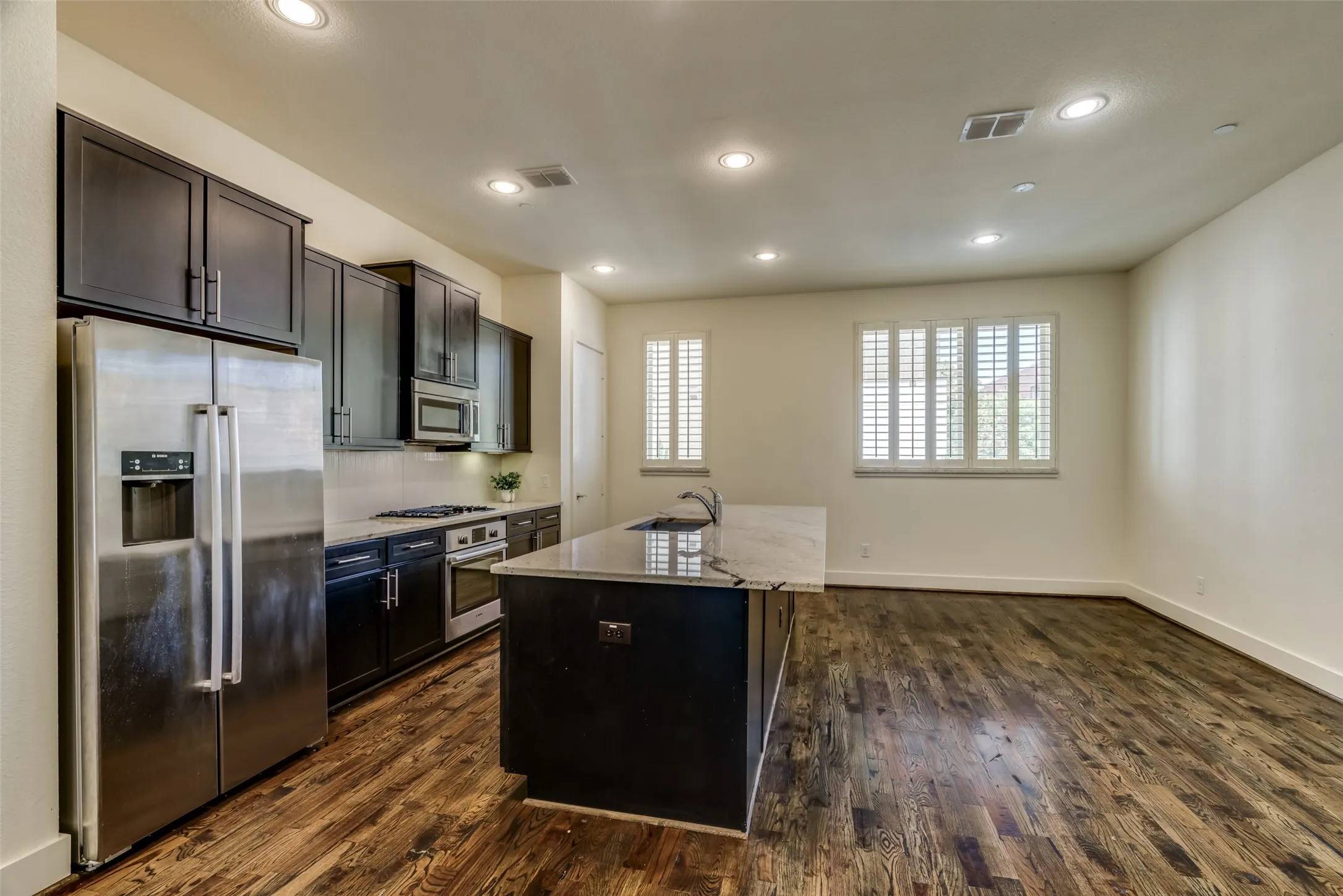 Condominium For Rent in Dallas County , 4211 Rawlins Street 644, Dallas, Texas 75219, 3 Bedroom, 4 Bathroom, 2 Garage spaces, 2,023 Sqft, built in 2014, mls#21386560, Real Estate Agent in Dallas, Homes For Rent in Dallas county, Homes For Rent in Dallas, Realtor in Dallas Texas, Real Estate Brokerage Independent Realty Texas, Luminita Cordes Realtor