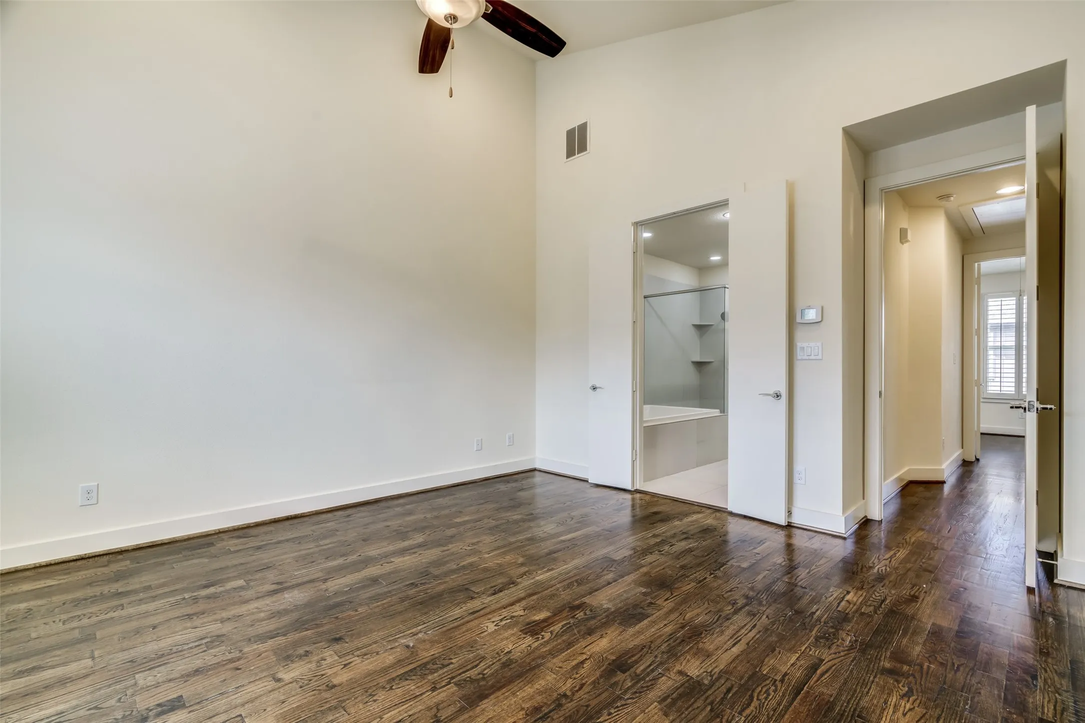 Condominium For Rent in Dallas County , 4211 Rawlins Street 644, Dallas, Texas 75219, 3 Bedroom, 4 Bathroom, 2 Garage spaces, 2,023 Sqft, built in 2014, mls#21386560, Real Estate Agent in Dallas, Homes For Rent in Dallas county, Homes For Rent in Dallas, Realtor in Dallas Texas, Real Estate Brokerage Independent Realty Texas, Luminita Cordes Realtor
