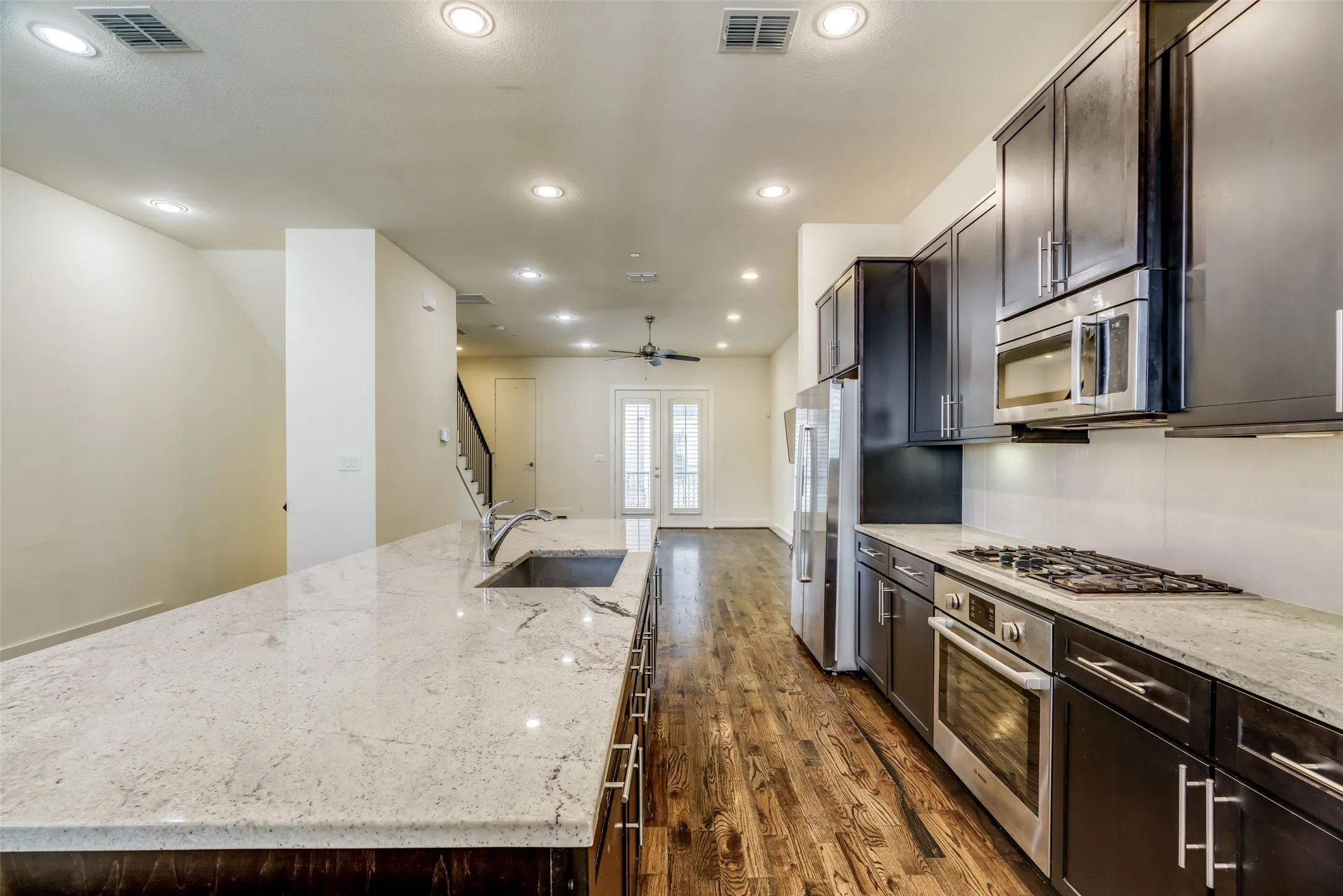 Condominium For Rent in Dallas County , 4211 Rawlins Street 644, Dallas, Texas 75219, 3 Bedroom, 4 Bathroom, 2 Garage spaces, 2,023 Sqft, built in 2014, mls#21386560, Real Estate Agent in Dallas, Homes For Rent in Dallas county, Homes For Rent in Dallas, Realtor in Dallas Texas, Real Estate Brokerage Independent Realty Texas, Luminita Cordes Realtor