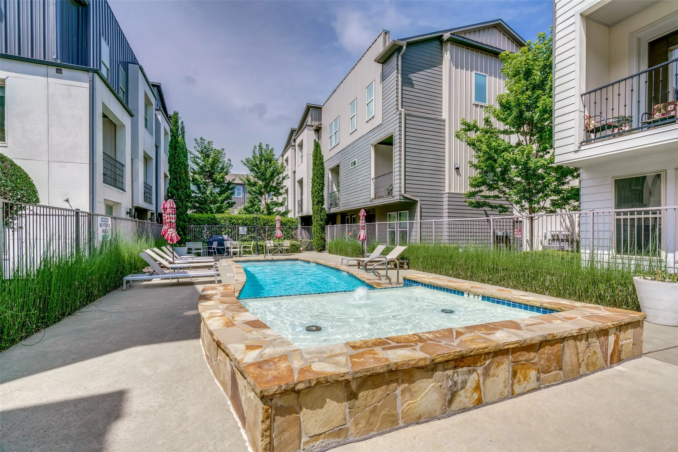 Condominium For Rent in Dallas County , 4211 Rawlins Street 644, Dallas, Texas 75219, 3 Bedroom, 4 Bathroom, 2 Garage spaces, 2,023 Sqft, built in 2014, mls#21386560, Real Estate Agent in Dallas, Homes For Rent in Dallas county, Homes For Rent in Dallas, Realtor in Dallas Texas, Real Estate Brokerage Independent Realty Texas, Luminita Cordes Realtor