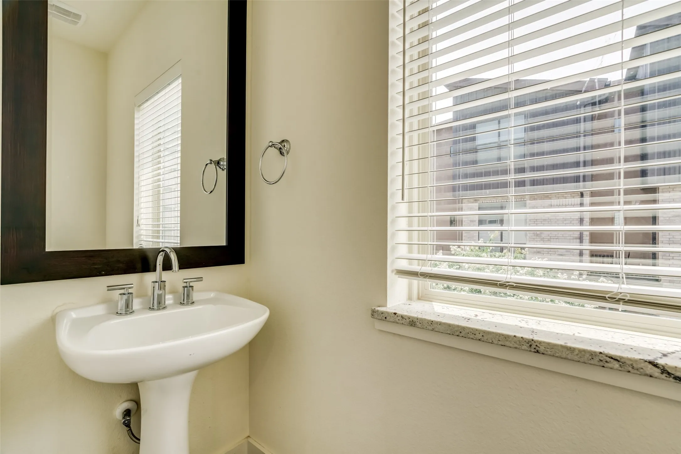Condominium For Rent in Dallas County , 4211 Rawlins Street 644, Dallas, Texas 75219, 3 Bedroom, 4 Bathroom, 2 Garage spaces, 2,023 Sqft, built in 2014, mls#21386560, Real Estate Agent in Dallas, Homes For Rent in Dallas county, Homes For Rent in Dallas, Realtor in Dallas Texas, Real Estate Brokerage Independent Realty Texas, Luminita Cordes Realtor