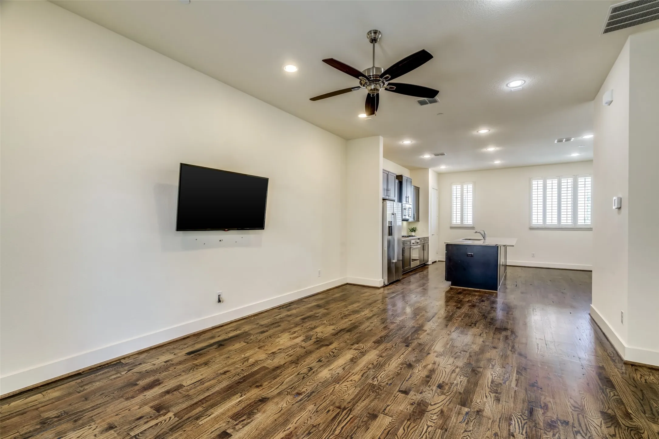 Condominium For Rent in Dallas County , 4211 Rawlins Street 644, Dallas, Texas 75219, 3 Bedroom, 4 Bathroom, 2 Garage spaces, 2,023 Sqft, built in 2014, mls#21386560, Real Estate Agent in Dallas, Homes For Rent in Dallas county, Homes For Rent in Dallas, Realtor in Dallas Texas, Real Estate Brokerage Independent Realty Texas, Luminita Cordes Realtor
