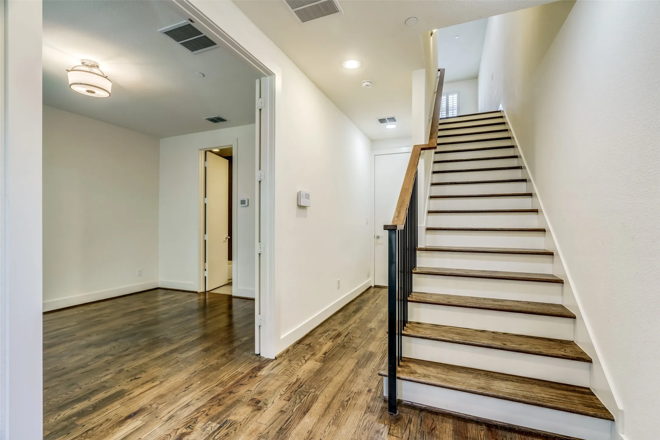 Condominium For Rent in Dallas County , 4211 Rawlins Street 644, Dallas, Texas 75219, 3 Bedroom, 4 Bathroom, 2 Garage spaces, 2,023 Sqft, built in 2014, mls#21386560, Real Estate Agent in Dallas, Homes For Rent in Dallas county, Homes For Rent in Dallas, Realtor in Dallas Texas, Real Estate Brokerage Independent Realty Texas, Luminita Cordes Realtor