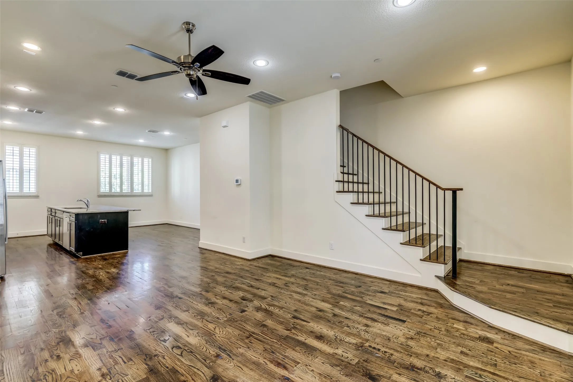 Condominium For Rent in Dallas County , 4211 Rawlins Street 644, Dallas, Texas 75219, 3 Bedroom, 4 Bathroom, 2 Garage spaces, 2,023 Sqft, built in 2014, mls#21386560, Real Estate Agent in Dallas, Homes For Rent in Dallas county, Homes For Rent in Dallas, Realtor in Dallas Texas, Real Estate Brokerage Independent Realty Texas, Luminita Cordes Realtor