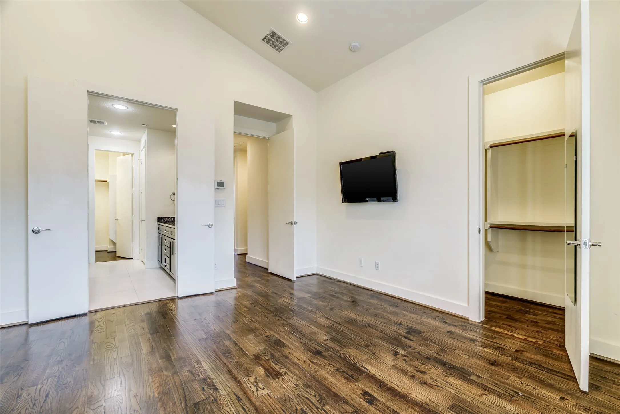 Condominium For Rent in Dallas County , 4211 Rawlins Street 644, Dallas, Texas 75219, 3 Bedroom, 4 Bathroom, 2 Garage spaces, 2,023 Sqft, built in 2014, mls#21386560, Real Estate Agent in Dallas, Homes For Rent in Dallas county, Homes For Rent in Dallas, Realtor in Dallas Texas, Real Estate Brokerage Independent Realty Texas, Luminita Cordes Realtor