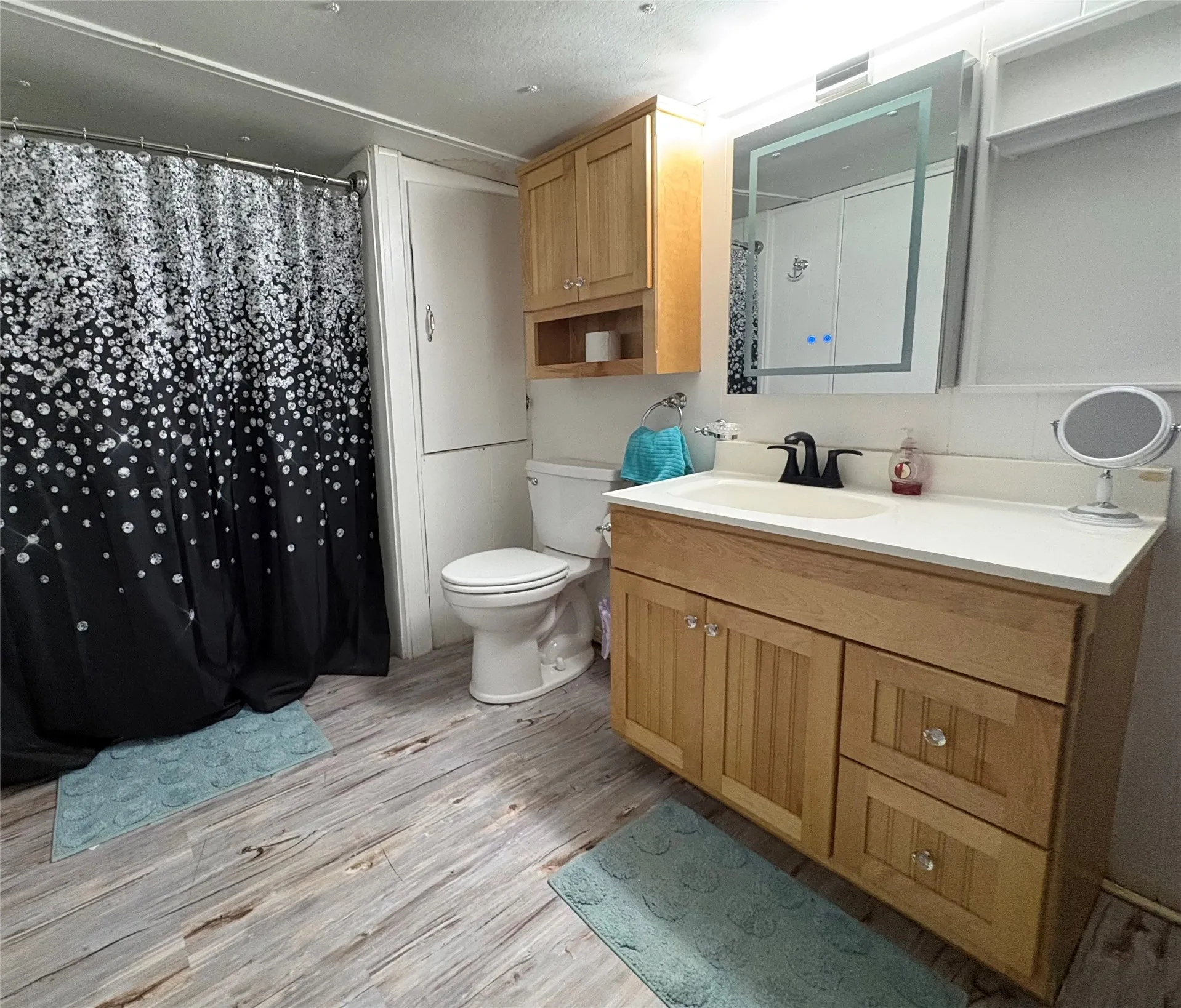 Full bathroom