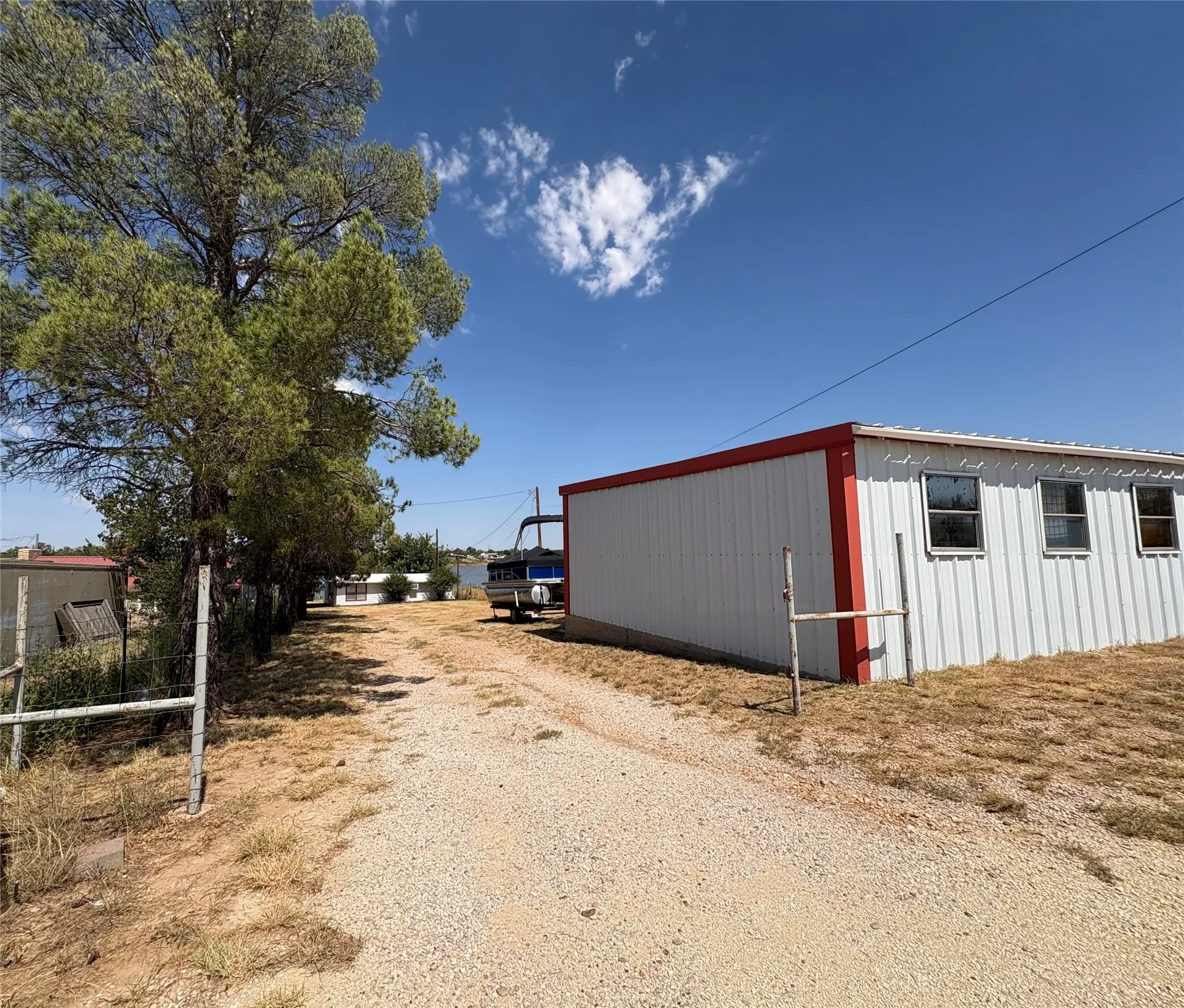 Single Family Residence For Sale in Mitchell County , 2116 LCR 252, Colorado City, Texas 79512, 2 Bedroom, 2 Bathroom, Garage spaces, 1,063 Sqft, built in 1960, mls#21385475, Real Estate Agent in Colorado City, Homes For Sale in Mitchell county, Homes For Sale in Colorado City, Realtor in Colorado City Texas, Real Estate Brokerage Independent Realty Texas, Luminita Cordes Realtor