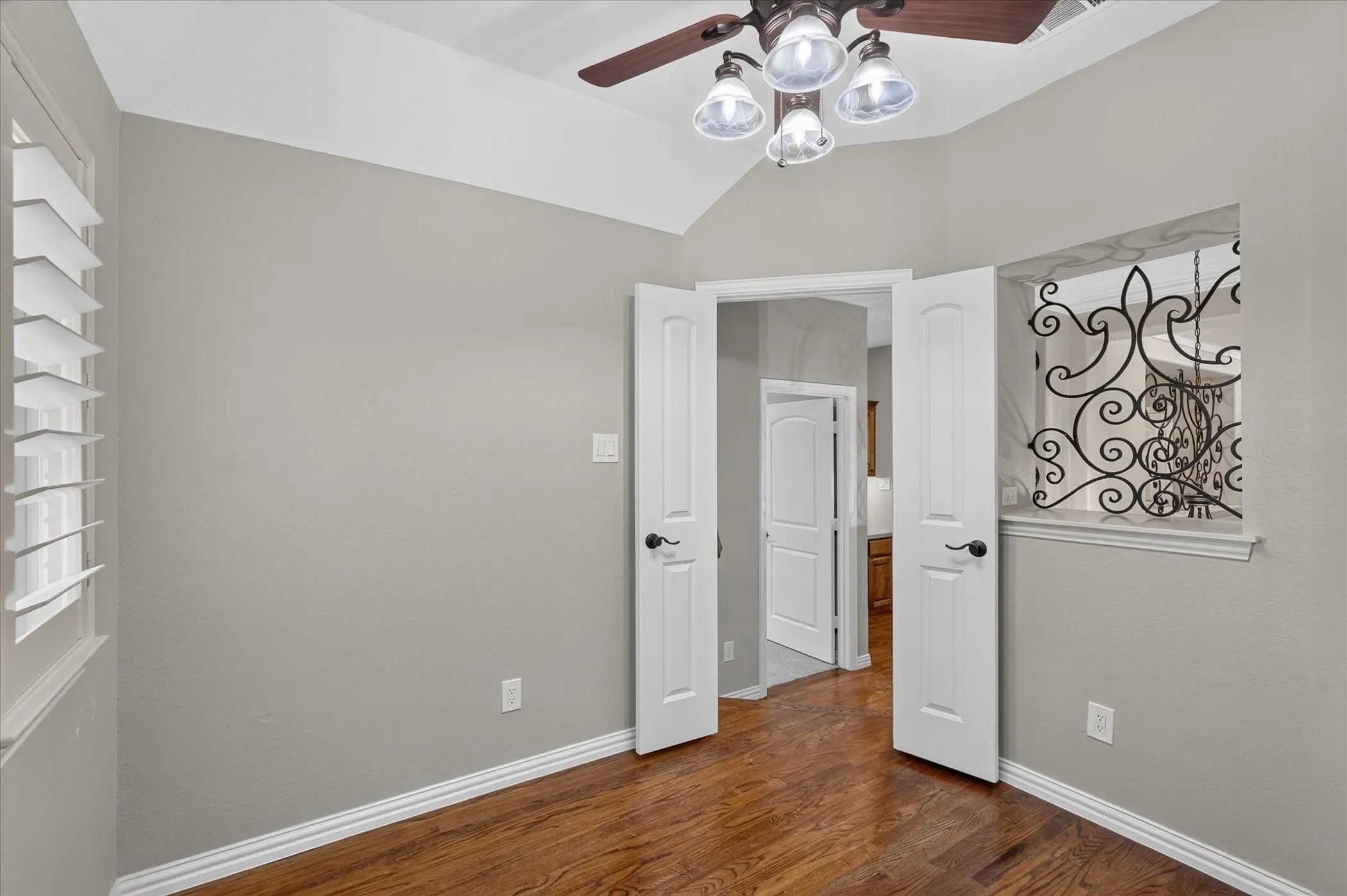 Single Family Residence For Sale in Dallas County , 2024 S Hill Drive, Irving, Texas 75038, 4 Bedroom, 3 Bathroom, 2 Garage spaces, 2,664 Sqft, built in 2006, mls#21385828, Real Estate Agent in Irving, Homes For Sale in Dallas county, Homes For Sale in Irving, Realtor in Irving Texas, Real Estate Brokerage Independent Realty Texas, Luminita Cordes Realtor