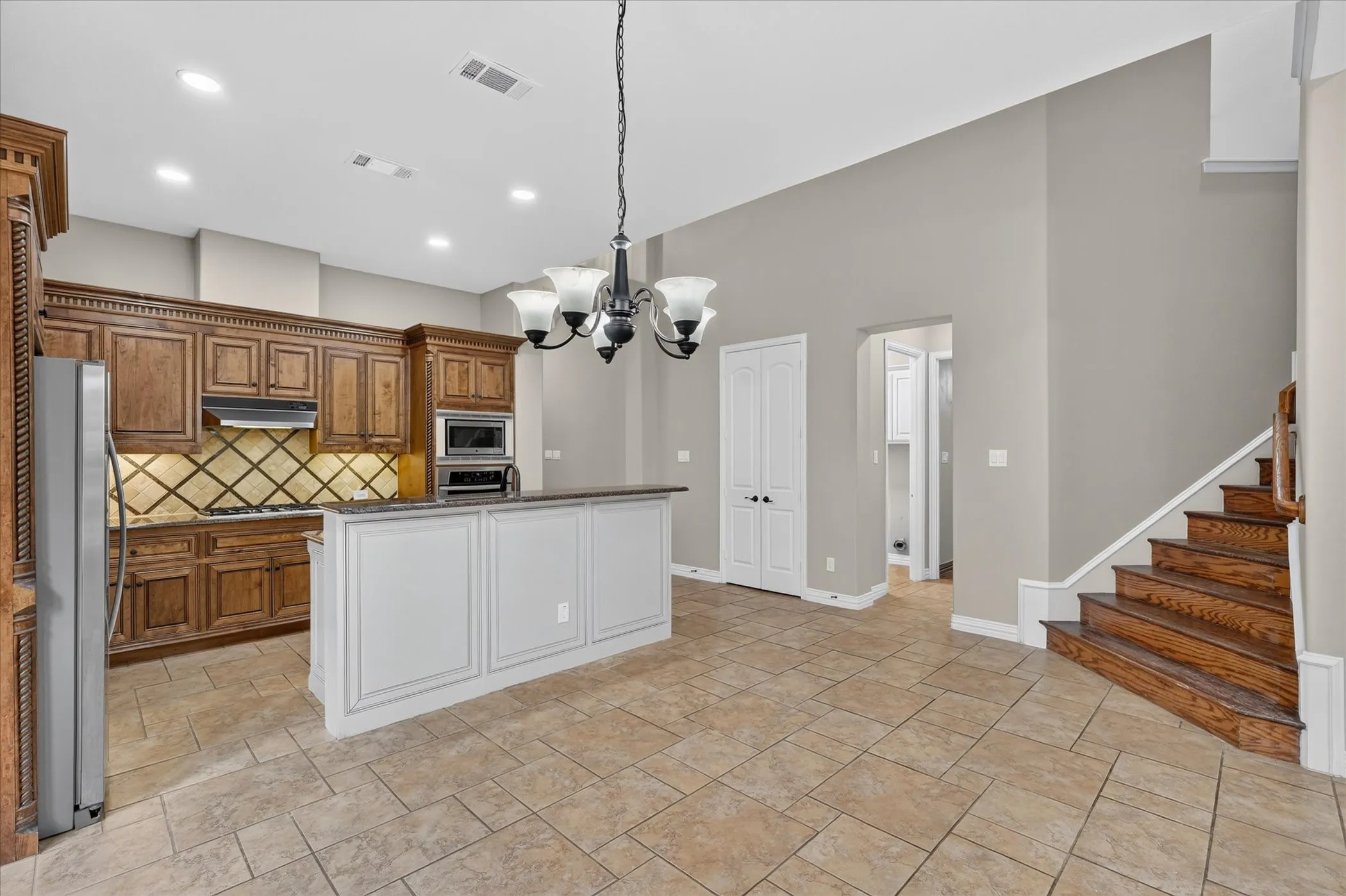 Single Family Residence For Sale in Dallas County , 2024 S Hill Drive, Irving, Texas 75038, 4 Bedroom, 3 Bathroom, 2 Garage spaces, 2,664 Sqft, built in 2006, mls#21385828, Real Estate Agent in Irving, Homes For Sale in Dallas county, Homes For Sale in Irving, Realtor in Irving Texas, Real Estate Brokerage Independent Realty Texas, Luminita Cordes Realtor