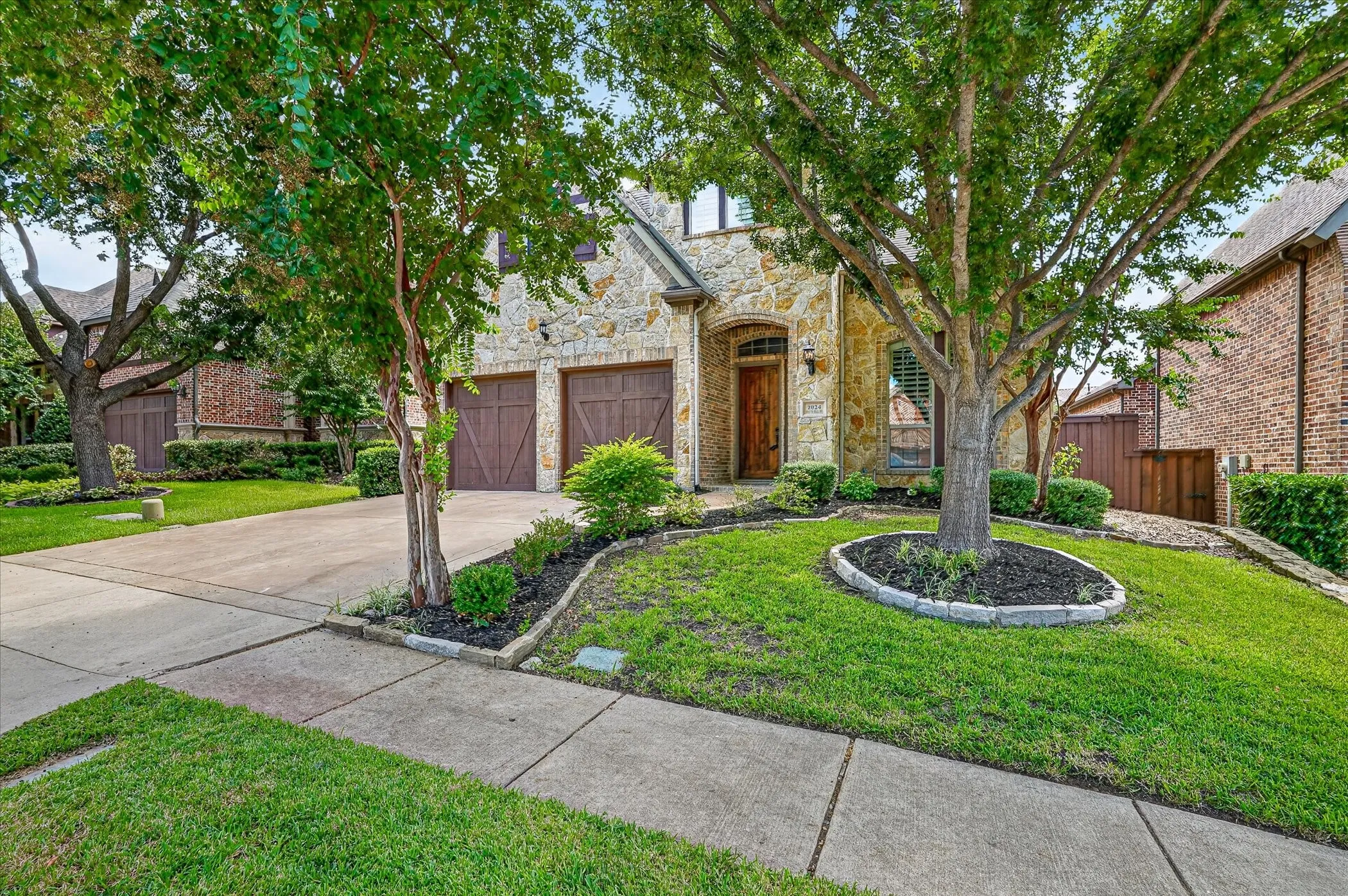 Single Family Residence For Sale in Dallas County , 2024 S Hill Drive, Irving, Texas 75038, 4 Bedroom, 3 Bathroom, 2 Garage spaces, 2,664 Sqft, built in 2006, mls#21385828, Real Estate Agent in Irving, Homes For Sale in Dallas county, Homes For Sale in Irving, Realtor in Irving Texas, Real Estate Brokerage Independent Realty Texas, Luminita Cordes Realtor