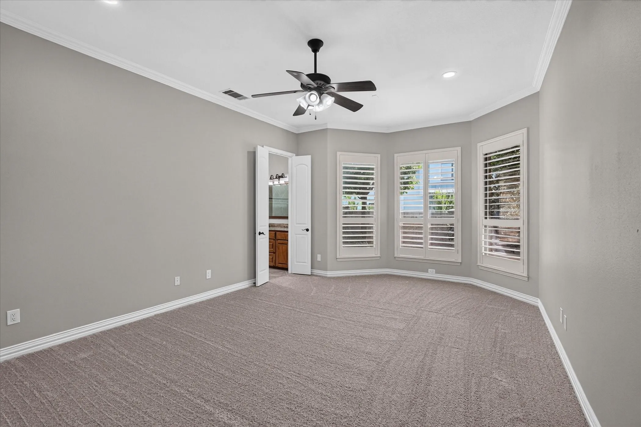 Single Family Residence For Sale in Dallas County , 2024 S Hill Drive, Irving, Texas 75038, 4 Bedroom, 3 Bathroom, 2 Garage spaces, 2,664 Sqft, built in 2006, mls#21385828, Real Estate Agent in Irving, Homes For Sale in Dallas county, Homes For Sale in Irving, Realtor in Irving Texas, Real Estate Brokerage Independent Realty Texas, Luminita Cordes Realtor