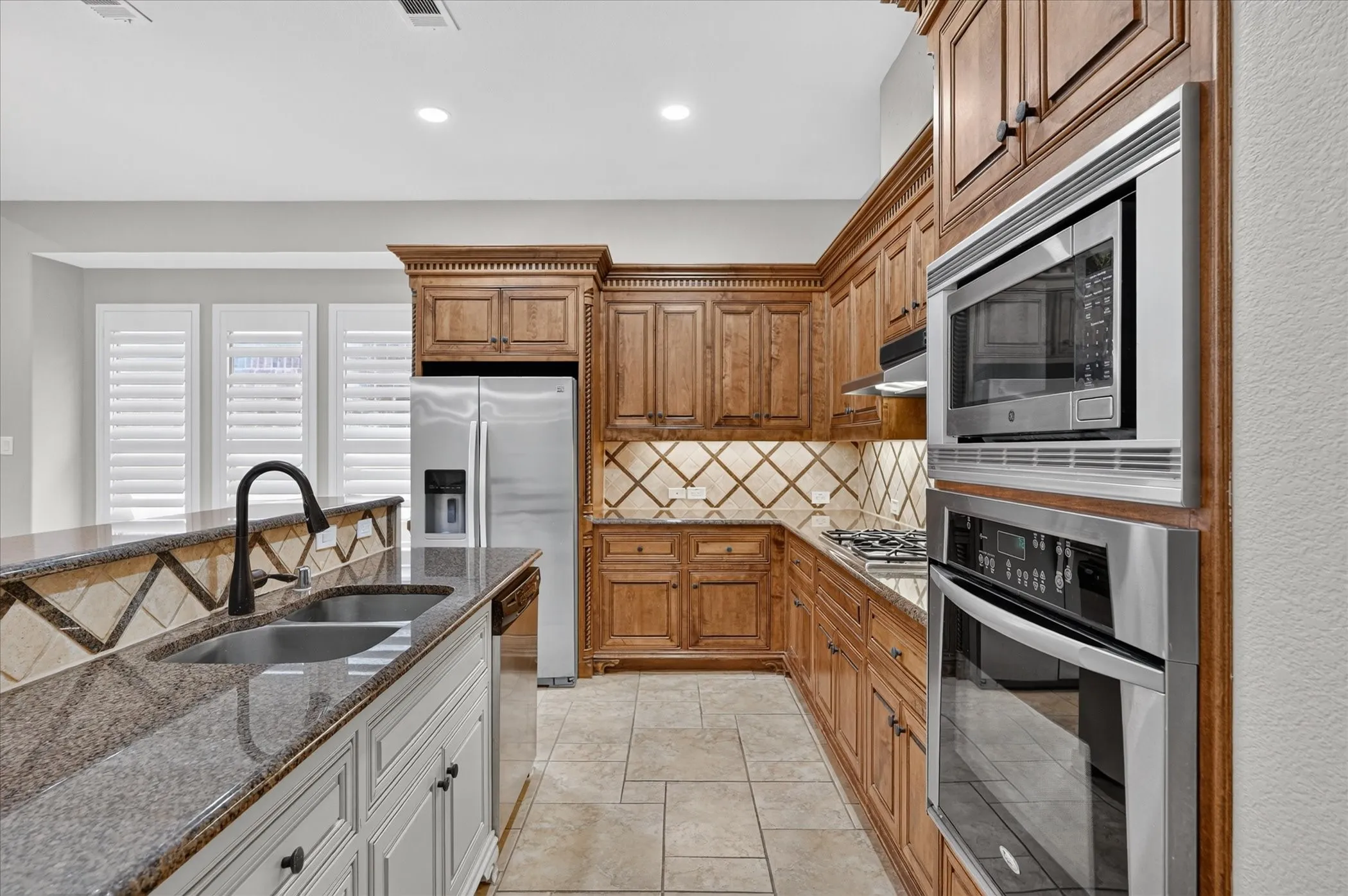 Single Family Residence For Sale in Dallas County , 2024 S Hill Drive, Irving, Texas 75038, 4 Bedroom, 3 Bathroom, 2 Garage spaces, 2,664 Sqft, built in 2006, mls#21385828, Real Estate Agent in Irving, Homes For Sale in Dallas county, Homes For Sale in Irving, Realtor in Irving Texas, Real Estate Brokerage Independent Realty Texas, Luminita Cordes Realtor
