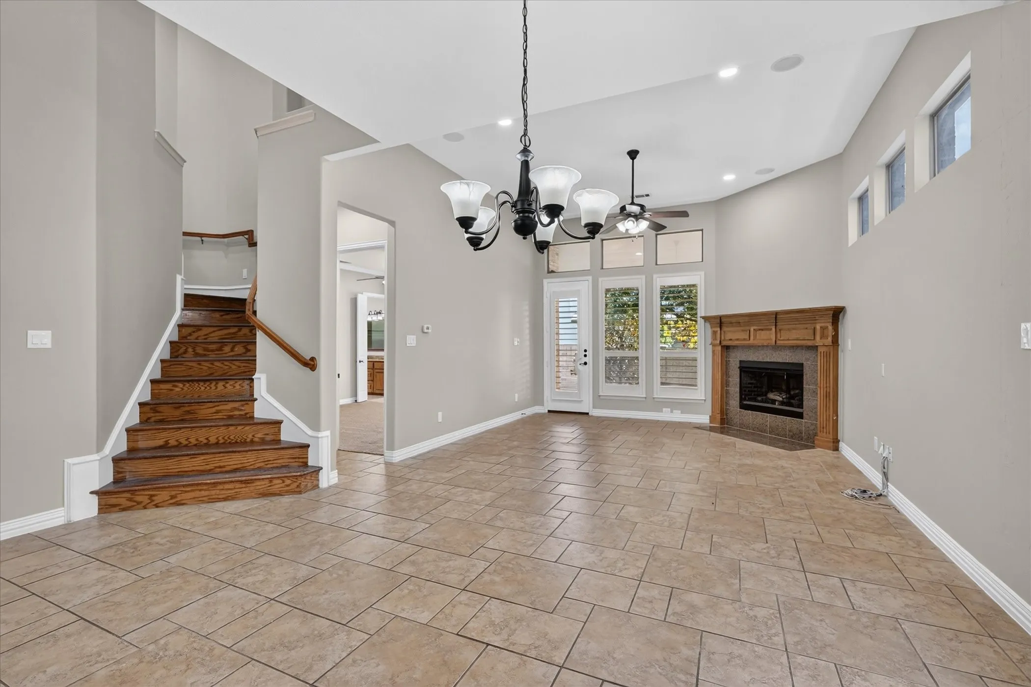 Single Family Residence For Sale in Dallas County , 2024 S Hill Drive, Irving, Texas 75038, 4 Bedroom, 3 Bathroom, 2 Garage spaces, 2,664 Sqft, built in 2006, mls#21385828, Real Estate Agent in Irving, Homes For Sale in Dallas county, Homes For Sale in Irving, Realtor in Irving Texas, Real Estate Brokerage Independent Realty Texas, Luminita Cordes Realtor