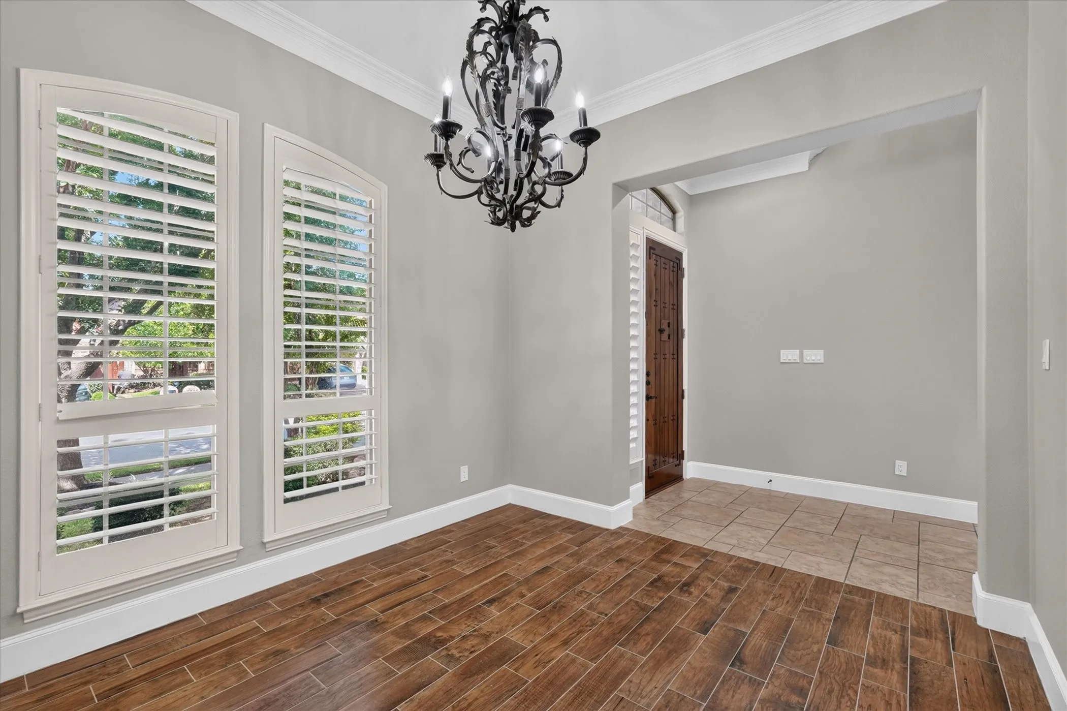 Single Family Residence For Sale in Dallas County , 2024 S Hill Drive, Irving, Texas 75038, 4 Bedroom, 3 Bathroom, 2 Garage spaces, 2,664 Sqft, built in 2006, mls#21385828, Real Estate Agent in Irving, Homes For Sale in Dallas county, Homes For Sale in Irving, Realtor in Irving Texas, Real Estate Brokerage Independent Realty Texas, Luminita Cordes Realtor