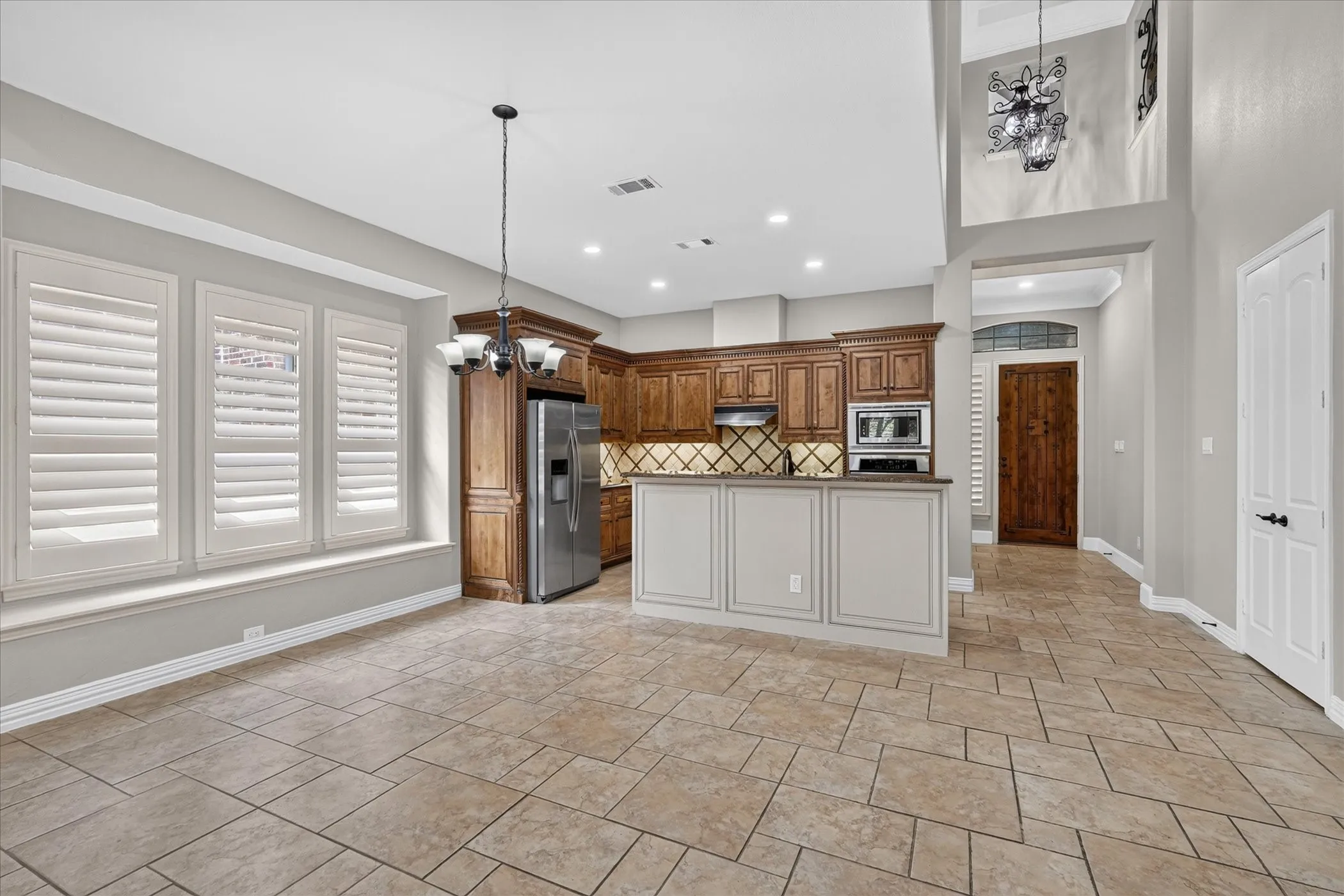 Single Family Residence For Sale in Dallas County , 2024 S Hill Drive, Irving, Texas 75038, 4 Bedroom, 3 Bathroom, 2 Garage spaces, 2,664 Sqft, built in 2006, mls#21385828, Real Estate Agent in Irving, Homes For Sale in Dallas county, Homes For Sale in Irving, Realtor in Irving Texas, Real Estate Brokerage Independent Realty Texas, Luminita Cordes Realtor