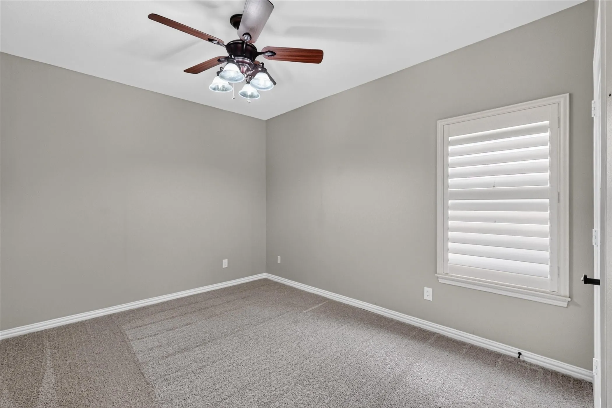 Single Family Residence For Sale in Dallas County , 2024 S Hill Drive, Irving, Texas 75038, 4 Bedroom, 3 Bathroom, 2 Garage spaces, 2,664 Sqft, built in 2006, mls#21385828, Real Estate Agent in Irving, Homes For Sale in Dallas county, Homes For Sale in Irving, Realtor in Irving Texas, Real Estate Brokerage Independent Realty Texas, Luminita Cordes Realtor