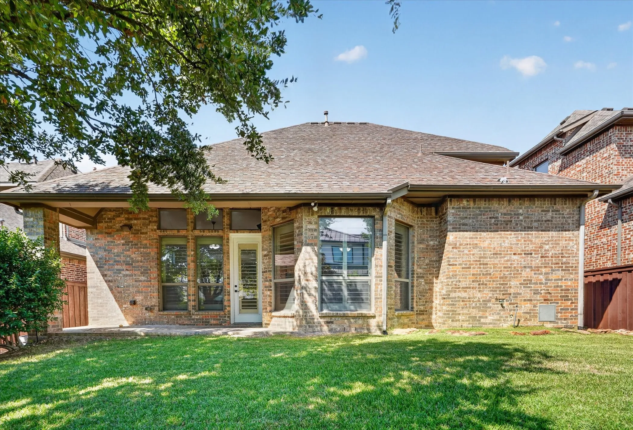 Single Family Residence For Sale in Dallas County , 2024 S Hill Drive, Irving, Texas 75038, 4 Bedroom, 3 Bathroom, 2 Garage spaces, 2,664 Sqft, built in 2006, mls#21385828, Real Estate Agent in Irving, Homes For Sale in Dallas county, Homes For Sale in Irving, Realtor in Irving Texas, Real Estate Brokerage Independent Realty Texas, Luminita Cordes Realtor