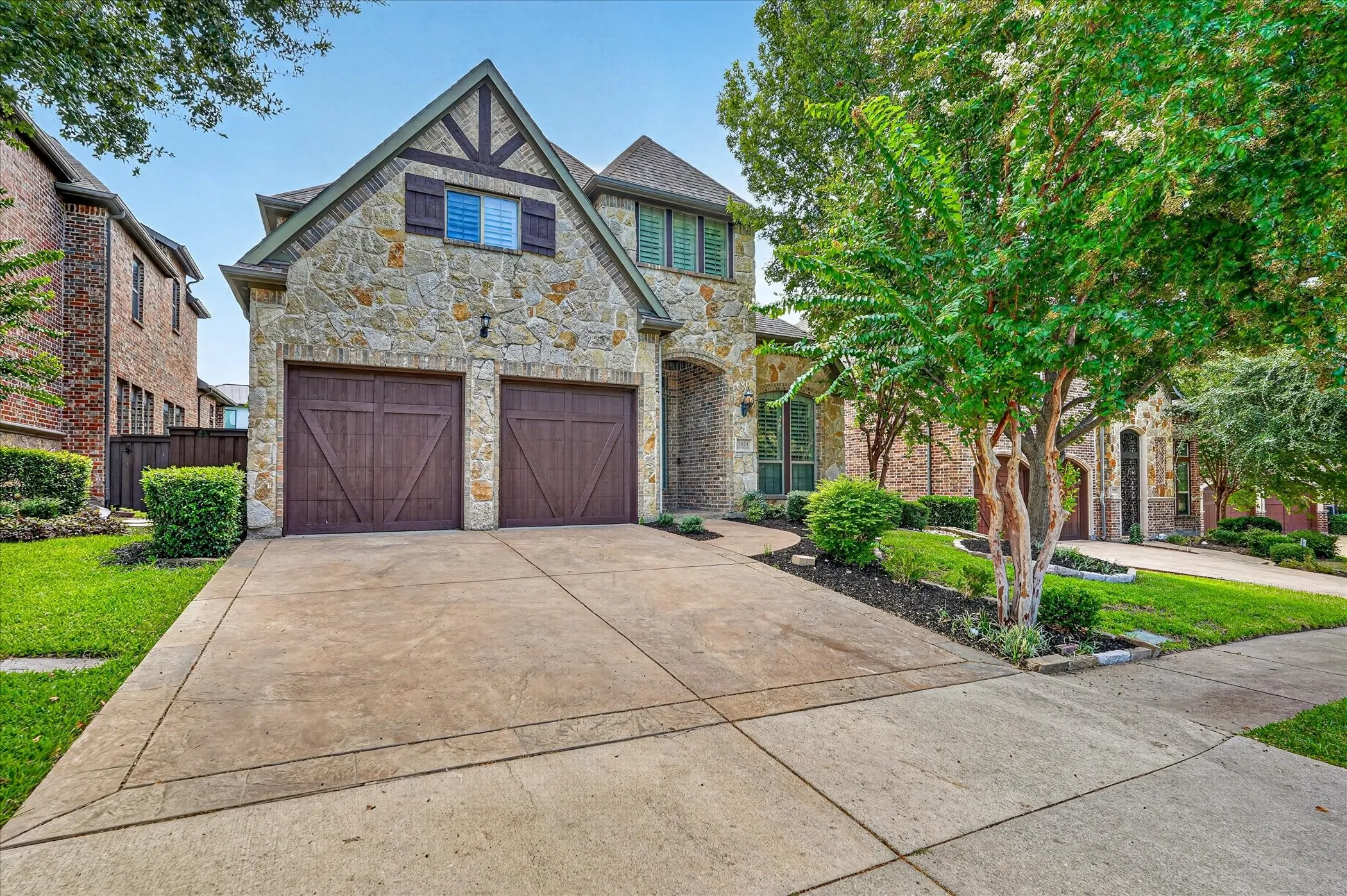 Single Family Residence For Sale in Dallas County , 2024 S Hill Drive, Irving, Texas 75038, 4 Bedroom, 3 Bathroom, 2 Garage spaces, 2,664 Sqft, built in 2006, mls#21385828, Real Estate Agent in Irving, Homes For Sale in Dallas county, Homes For Sale in Irving, Realtor in Irving Texas, Real Estate Brokerage Independent Realty Texas, Luminita Cordes Realtor