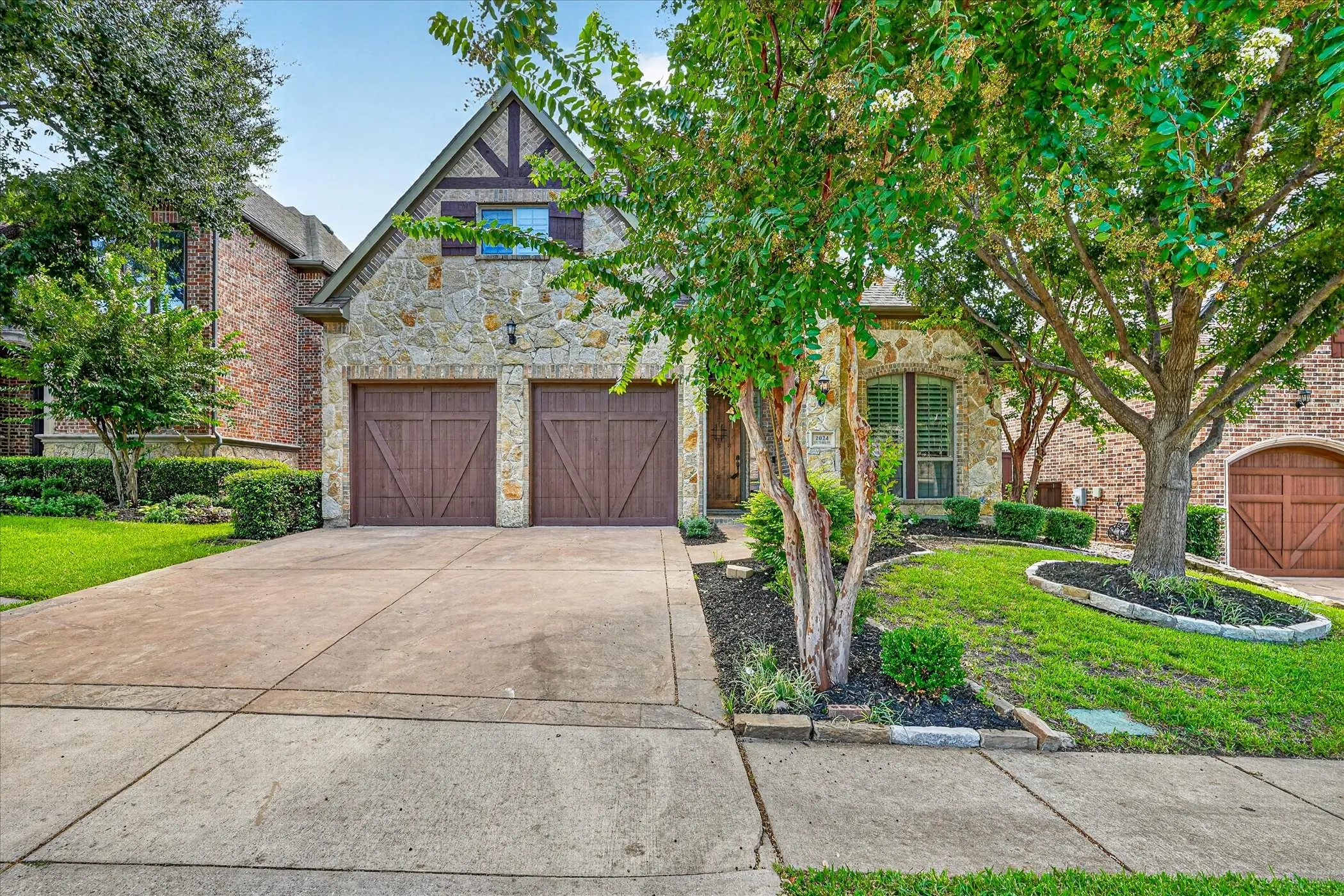 Single Family Residence For Sale in Dallas County , 2024 S Hill Drive, Irving, Texas 75038, 4 Bedroom, 3 Bathroom, 2 Garage spaces, 2,664 Sqft, built in 2006, mls#21385828, Real Estate Agent in Irving, Homes For Sale in Dallas county, Homes For Sale in Irving, Realtor in Irving Texas, Real Estate Brokerage Independent Realty Texas, Luminita Cordes Realtor