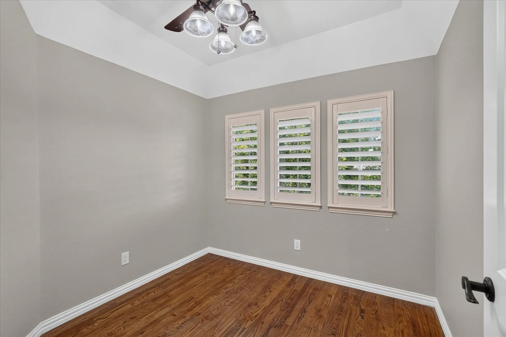 Single Family Residence For Sale in Dallas County , 2024 S Hill Drive, Irving, Texas 75038, 4 Bedroom, 3 Bathroom, 2 Garage spaces, 2,664 Sqft, built in 2006, mls#21385828, Real Estate Agent in Irving, Homes For Sale in Dallas county, Homes For Sale in Irving, Realtor in Irving Texas, Real Estate Brokerage Independent Realty Texas, Luminita Cordes Realtor