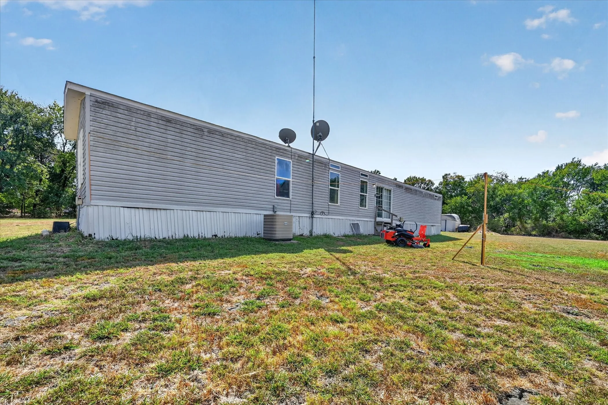 Mobile Home For Sale in Fannin County , 913 County Road 4232, Bonham, Texas 75418, 3 Bedroom, 2 Bathroom, Garage spaces, 1,216 Sqft, built in 2016, mls#21386473, Real Estate Agent in Bonham, Homes For Sale in Fannin county, Homes For Sale in Bonham, Realtor in Bonham Texas, Real Estate Brokerage Independent Realty Texas, Luminita Cordes Realtor