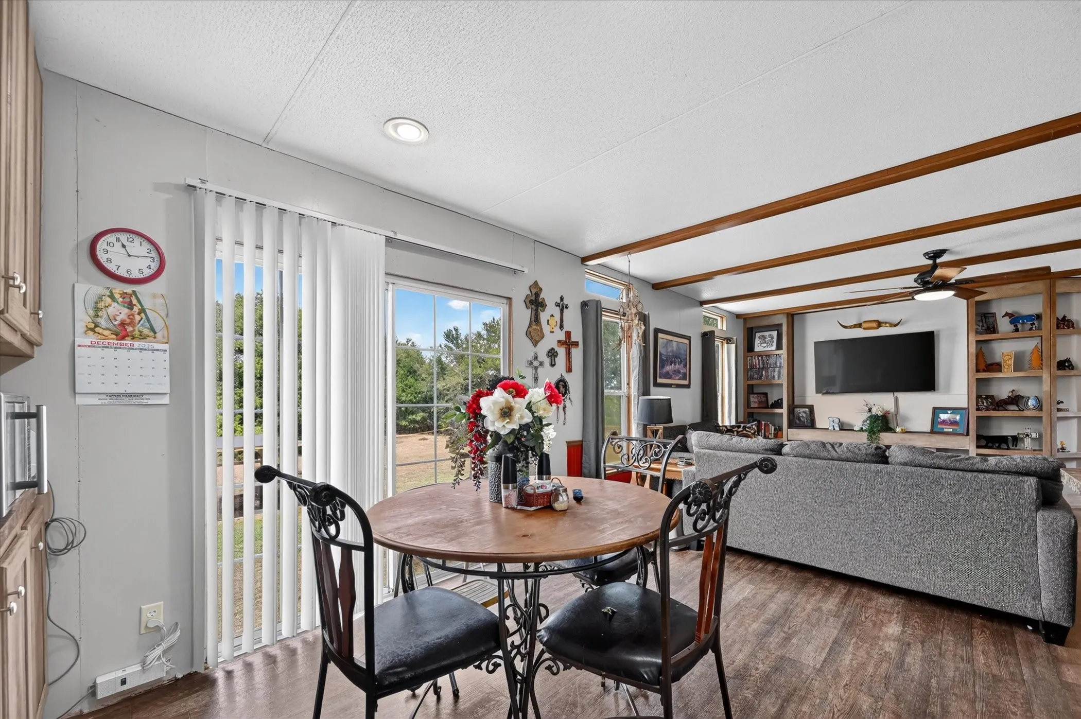 Mobile Home For Sale in Fannin County , 913 County Road 4232, Bonham, Texas 75418, 3 Bedroom, 2 Bathroom, Garage spaces, 1,216 Sqft, built in 2016, mls#21386473, Real Estate Agent in Bonham, Homes For Sale in Fannin county, Homes For Sale in Bonham, Realtor in Bonham Texas, Real Estate Brokerage Independent Realty Texas, Luminita Cordes Realtor