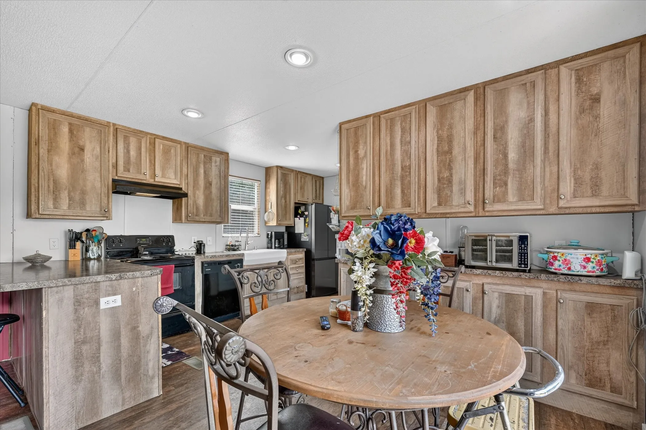 Mobile Home For Sale in Fannin County , 913 County Road 4232, Bonham, Texas 75418, 3 Bedroom, 2 Bathroom, Garage spaces, 1,216 Sqft, built in 2016, mls#21386473, Real Estate Agent in Bonham, Homes For Sale in Fannin county, Homes For Sale in Bonham, Realtor in Bonham Texas, Real Estate Brokerage Independent Realty Texas, Luminita Cordes Realtor