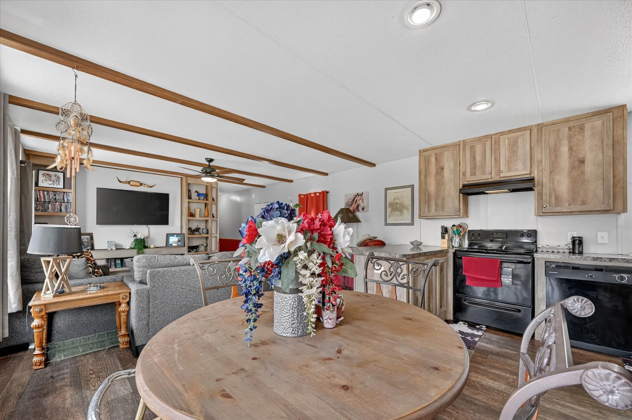 Mobile Home For Sale in Fannin County , 913 County Road 4232, Bonham, Texas 75418, 3 Bedroom, 2 Bathroom, Garage spaces, 1,216 Sqft, built in 2016, mls#21386473, Real Estate Agent in Bonham, Homes For Sale in Fannin county, Homes For Sale in Bonham, Realtor in Bonham Texas, Real Estate Brokerage Independent Realty Texas, Luminita Cordes Realtor