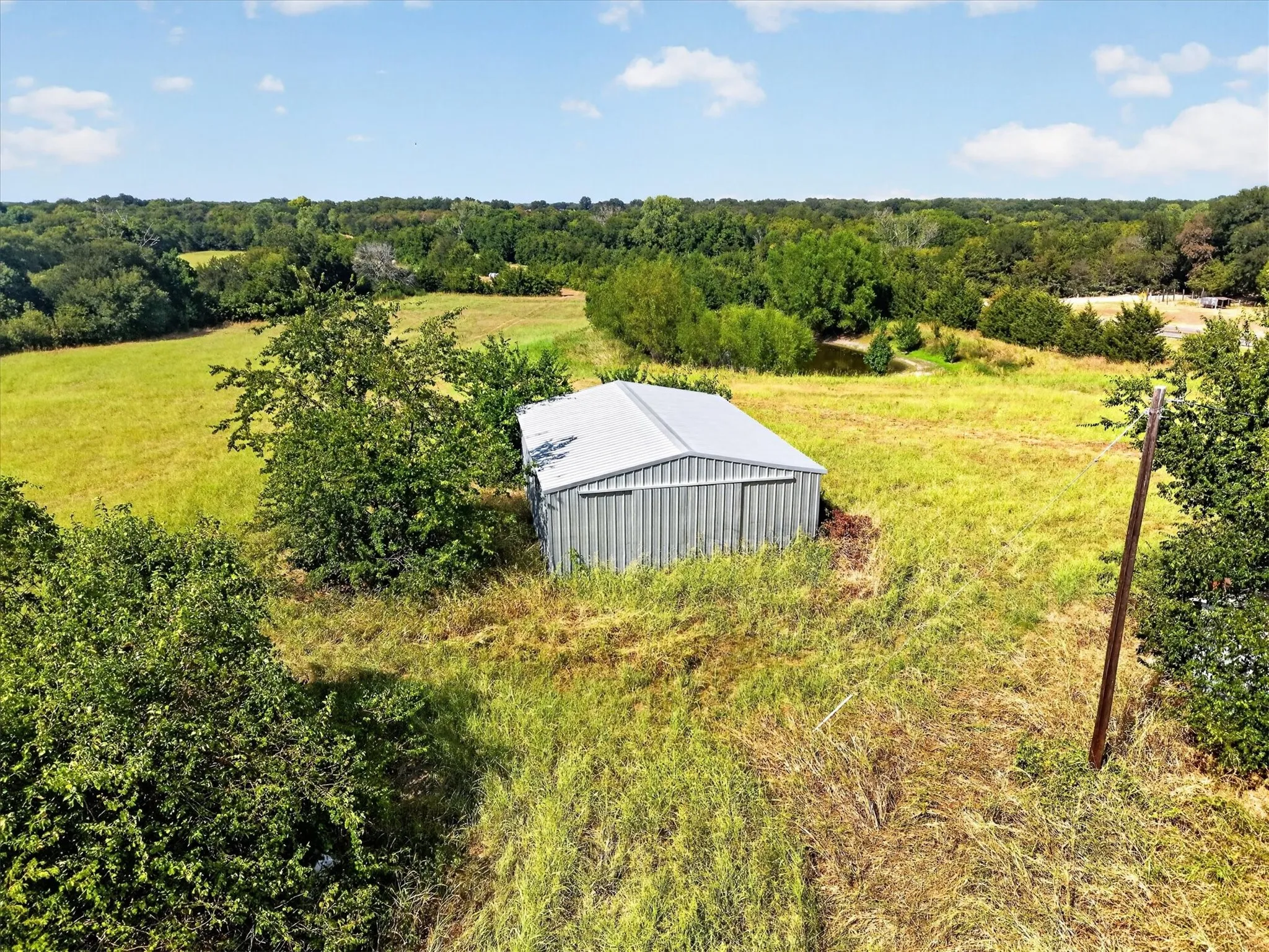 Mobile Home For Sale in Fannin County , 913 County Road 4232, Bonham, Texas 75418, 3 Bedroom, 2 Bathroom, Garage spaces, 1,216 Sqft, built in 2016, mls#21386473, Real Estate Agent in Bonham, Homes For Sale in Fannin county, Homes For Sale in Bonham, Realtor in Bonham Texas, Real Estate Brokerage Independent Realty Texas, Luminita Cordes Realtor