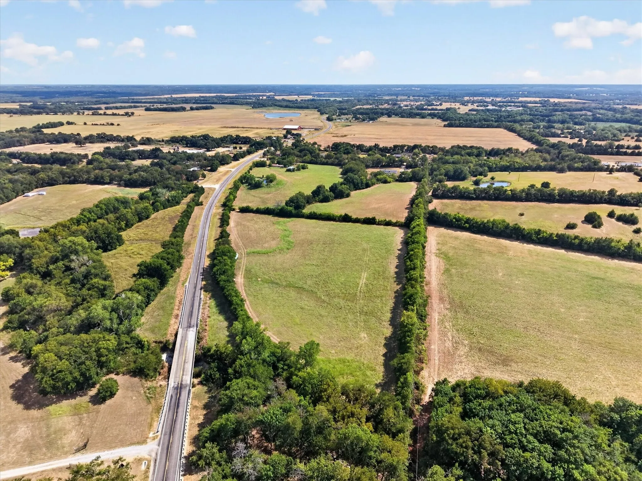 Mobile Home For Sale in Fannin County , 913 County Road 4232, Bonham, Texas 75418, 3 Bedroom, 2 Bathroom, Garage spaces, 1,216 Sqft, built in 2016, mls#21386473, Real Estate Agent in Bonham, Homes For Sale in Fannin county, Homes For Sale in Bonham, Realtor in Bonham Texas, Real Estate Brokerage Independent Realty Texas, Luminita Cordes Realtor