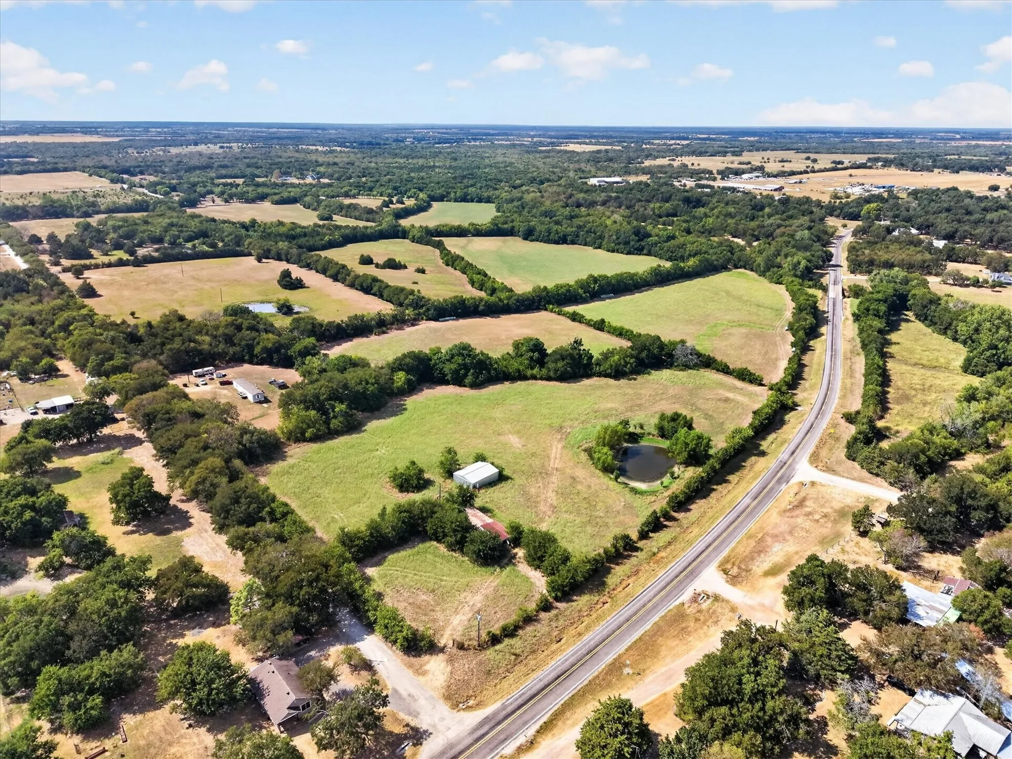 Mobile Home For Sale in Fannin County , 913 County Road 4232, Bonham, Texas 75418, 3 Bedroom, 2 Bathroom, Garage spaces, 1,216 Sqft, built in 2016, mls#21386473, Real Estate Agent in Bonham, Homes For Sale in Fannin county, Homes For Sale in Bonham, Realtor in Bonham Texas, Real Estate Brokerage Independent Realty Texas, Luminita Cordes Realtor