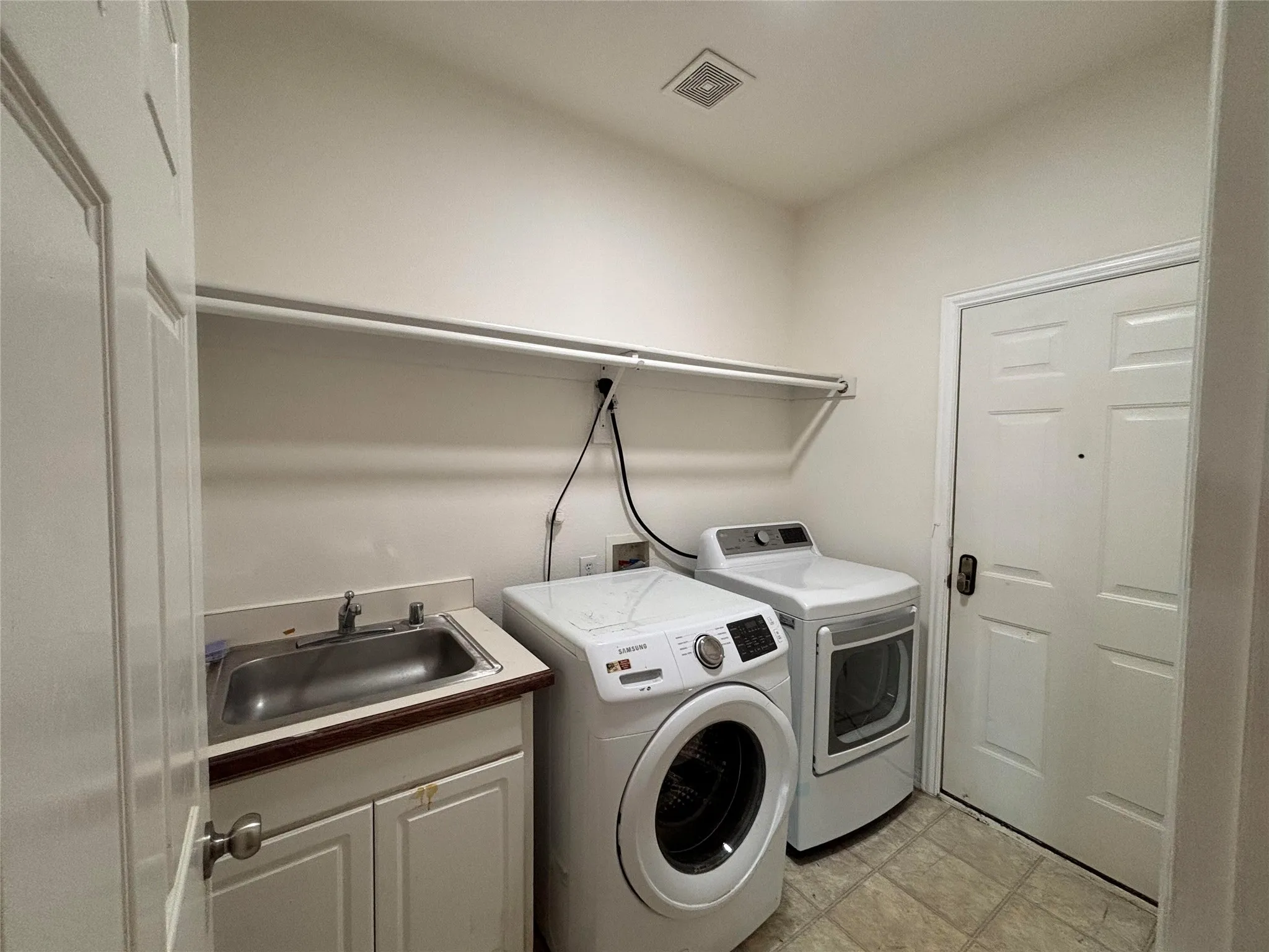 Single Family Residence For Rent in Collin County , 5624 Seneca Drive, Plano, Texas 75094, 5 Bedroom, 4 Bathroom, 2 Garage spaces, 3,251 Sqft, built in 2001, mls#21385564, Real Estate Agent in Plano, Homes For Rent in Collin county, Homes For Rent in Plano, Realtor in Plano Texas, Real Estate Brokerage Independent Realty Texas, Luminita Cordes Realtor