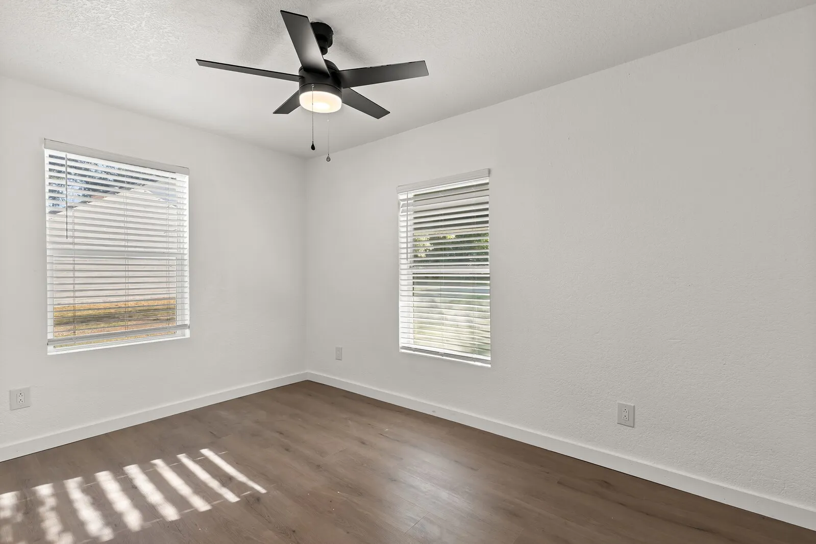 Single Family Residence For Sale in Mc Lennan County , 3004 N 15th A Street, Waco, Texas 76708, 3 Bedroom, 2 Bathroom, Garage spaces, 1,125 Sqft, built in 1950, mls#21385453, Real Estate Agent in Waco, Homes For Sale in Mc Lennan county, Homes For Sale in Waco, Realtor in Waco Texas, Real Estate Brokerage Independent Realty Texas, Luminita Cordes Realtor