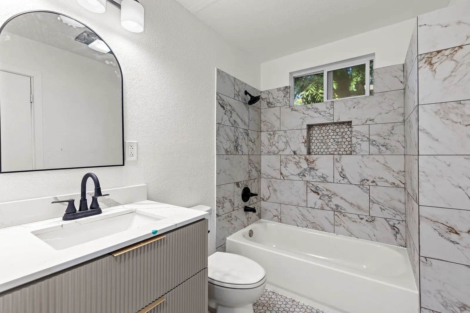 Single Family Residence For Sale in Mc Lennan County , 3004 N 15th A Street, Waco, Texas 76708, 3 Bedroom, 2 Bathroom, Garage spaces, 1,125 Sqft, built in 1950, mls#21385453, Real Estate Agent in Waco, Homes For Sale in Mc Lennan county, Homes For Sale in Waco, Realtor in Waco Texas, Real Estate Brokerage Independent Realty Texas, Luminita Cordes Realtor