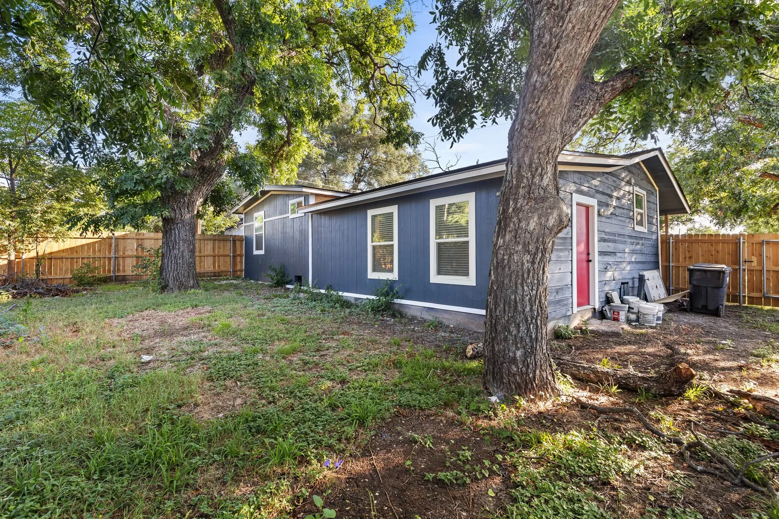 Single Family Residence For Sale in Mc Lennan County , 3004 N 15th A Street, Waco, Texas 76708, 3 Bedroom, 2 Bathroom, Garage spaces, 1,125 Sqft, built in 1950, mls#21385453, Real Estate Agent in Waco, Homes For Sale in Mc Lennan county, Homes For Sale in Waco, Realtor in Waco Texas, Real Estate Brokerage Independent Realty Texas, Luminita Cordes Realtor