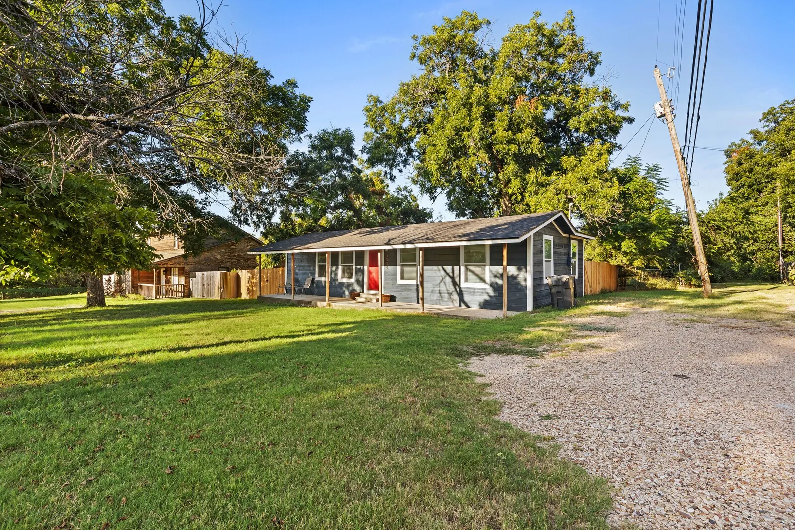 Single Family Residence For Sale in Mc Lennan County , 3004 N 15th A Street, Waco, Texas 76708, 3 Bedroom, 2 Bathroom, Garage spaces, 1,125 Sqft, built in 1950, mls#21385453, Real Estate Agent in Waco, Homes For Sale in Mc Lennan county, Homes For Sale in Waco, Realtor in Waco Texas, Real Estate Brokerage Independent Realty Texas, Luminita Cordes Realtor