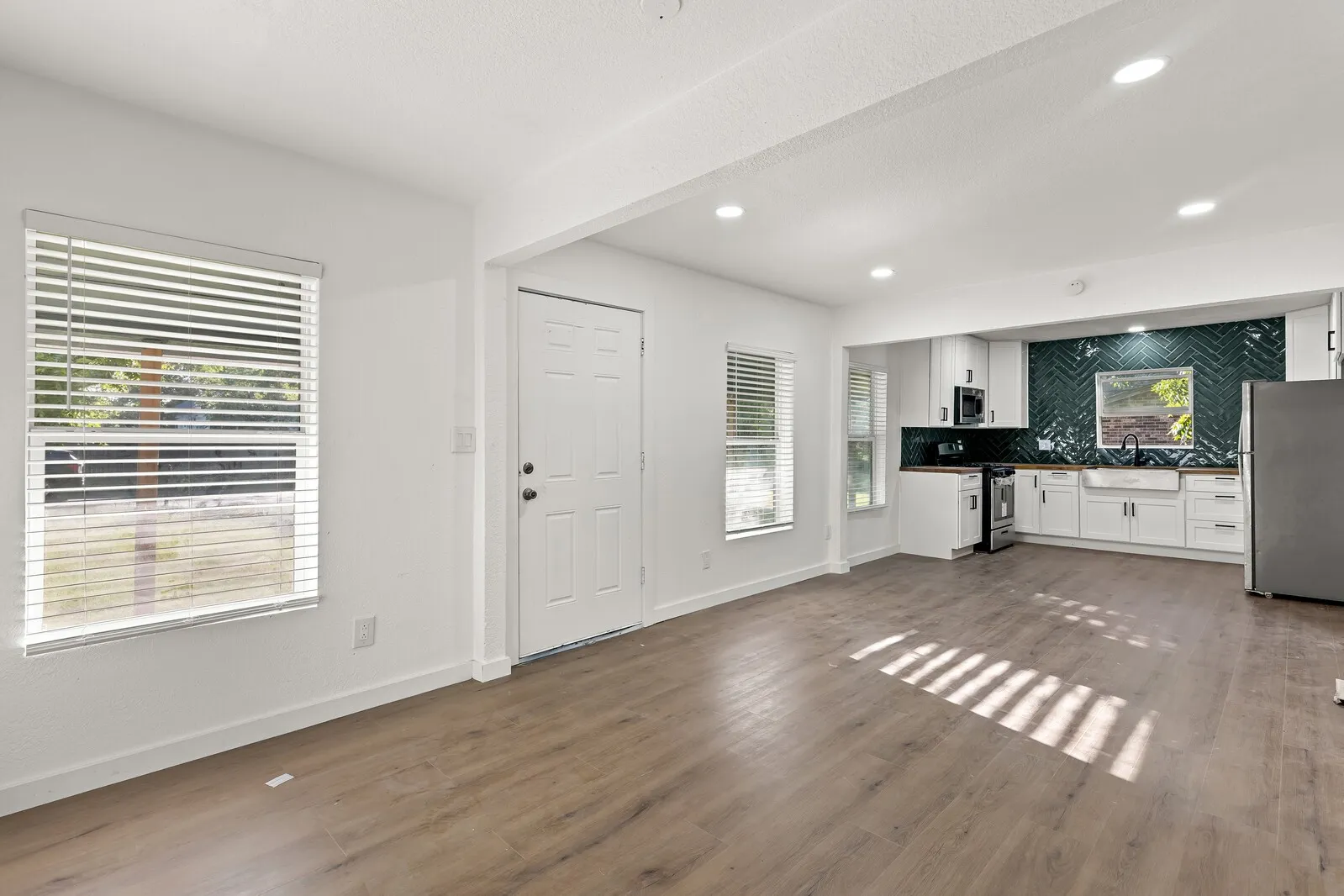 Single Family Residence For Sale in Mc Lennan County , 3004 N 15th A Street, Waco, Texas 76708, 3 Bedroom, 2 Bathroom, Garage spaces, 1,125 Sqft, built in 1950, mls#21385453, Real Estate Agent in Waco, Homes For Sale in Mc Lennan county, Homes For Sale in Waco, Realtor in Waco Texas, Real Estate Brokerage Independent Realty Texas, Luminita Cordes Realtor