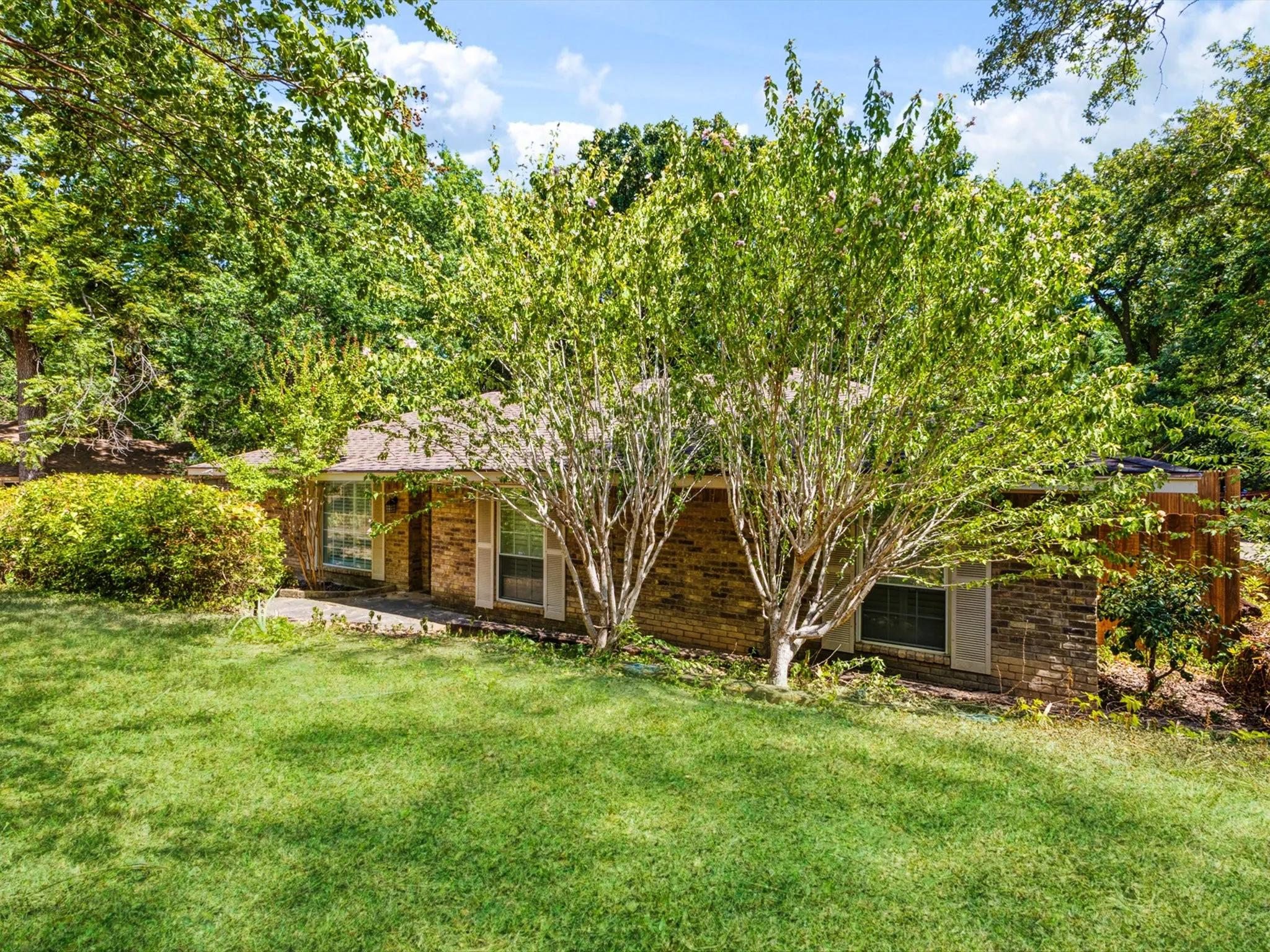 Single Family Residence For Sale in Dallas County , 1218 Bow Creek Drive, Duncanville, Texas 75116, 3 Bedroom, 2 Bathroom, 2 Garage spaces, 1,672 Sqft, built in 1973, mls#21385577, Real Estate Agent in Duncanville, Homes For Sale in Dallas county, Homes For Sale in Duncanville, Realtor in Duncanville Texas, Real Estate Brokerage Independent Realty Texas, Luminita Cordes Realtor