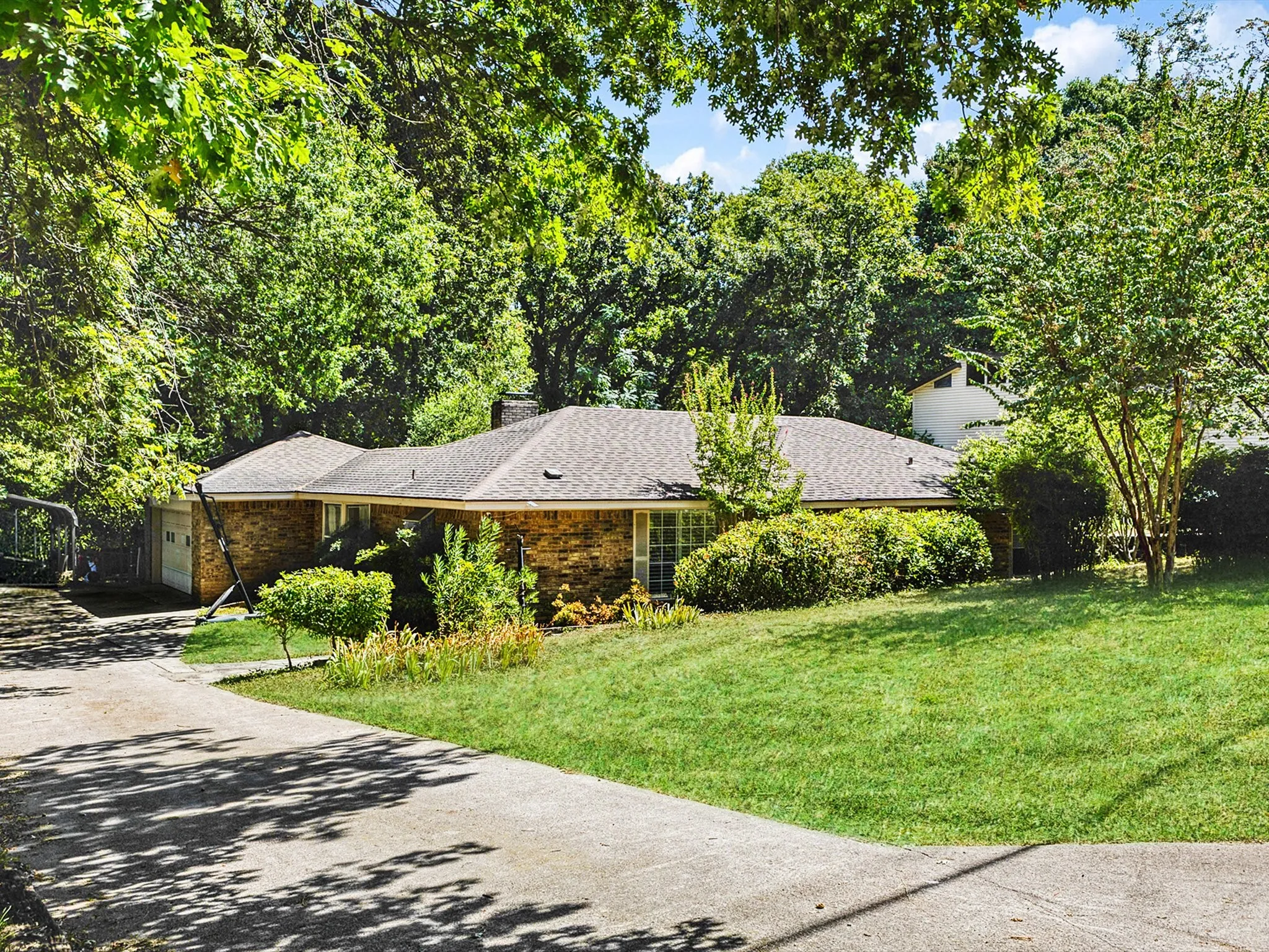 Single Family Residence For Sale in Dallas County , 1218 Bow Creek Drive, Duncanville, Texas 75116, 3 Bedroom, 2 Bathroom, 2 Garage spaces, 1,672 Sqft, built in 1973, mls#21385577, Real Estate Agent in Duncanville, Homes For Sale in Dallas county, Homes For Sale in Duncanville, Realtor in Duncanville Texas, Real Estate Brokerage Independent Realty Texas, Luminita Cordes Realtor