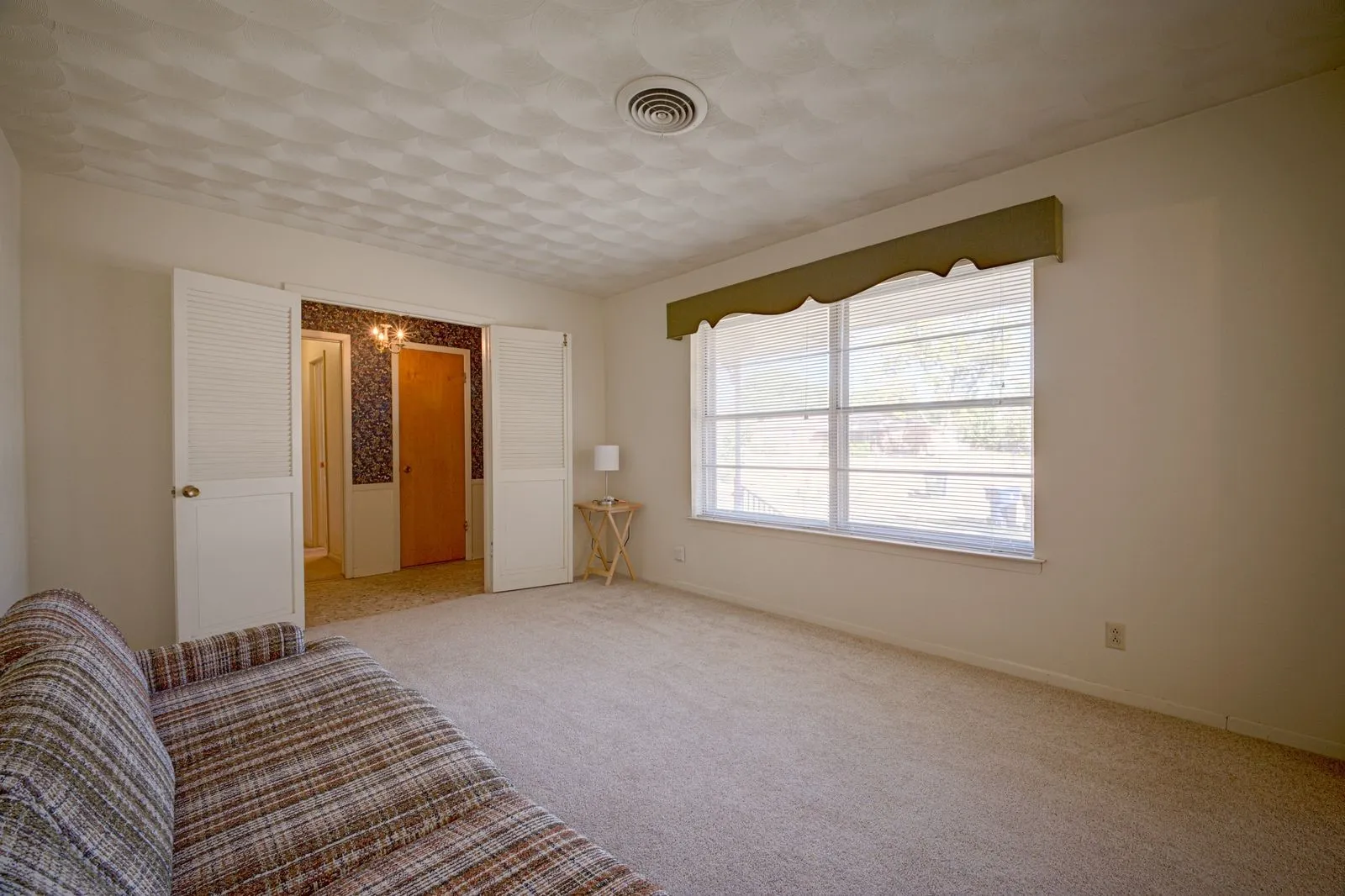 Single Family Residence For Sale in Dallas County , 1120 Atlanta Circle, Garland, Texas 75041, 3 Bedroom, 2 Bathroom, 4 Garage spaces, 1,779 Sqft, built in 1963, mls#21385954, Real Estate Agent in Garland, Homes For Sale in Dallas county, Homes For Sale in Garland, Realtor in Garland Texas, Real Estate Brokerage Independent Realty Texas, Luminita Cordes Realtor