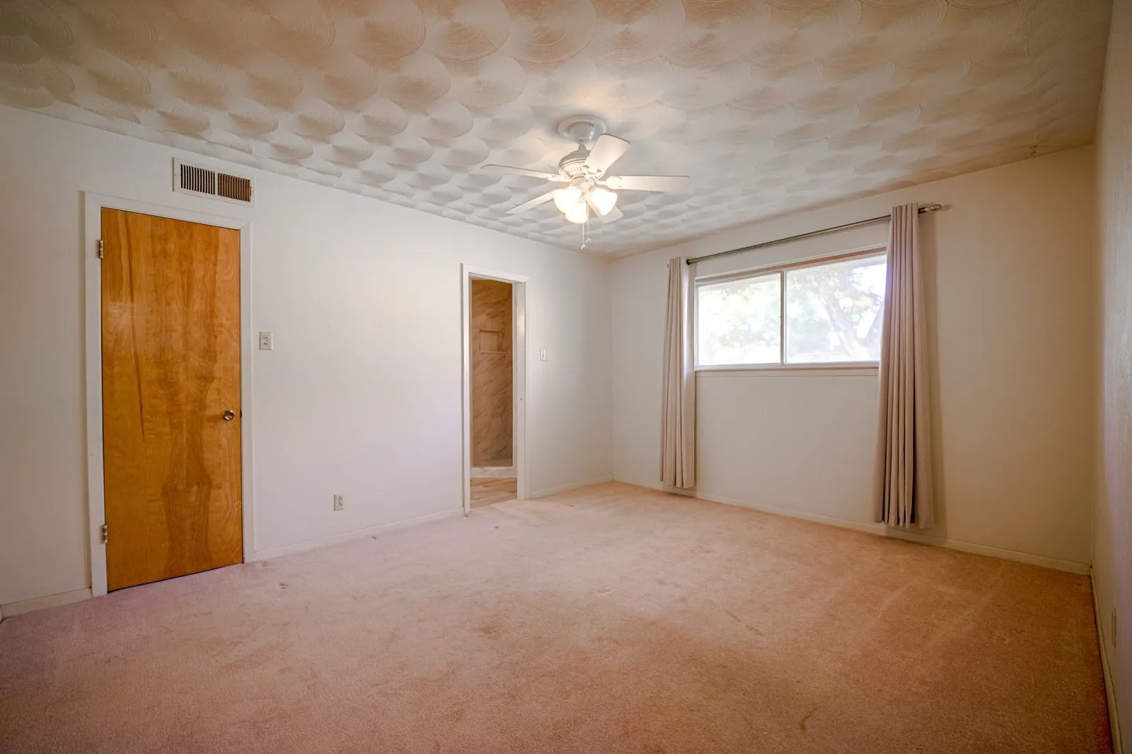 Single Family Residence For Sale in Dallas County , 1120 Atlanta Circle, Garland, Texas 75041, 3 Bedroom, 2 Bathroom, 4 Garage spaces, 1,779 Sqft, built in 1963, mls#21385954, Real Estate Agent in Garland, Homes For Sale in Dallas county, Homes For Sale in Garland, Realtor in Garland Texas, Real Estate Brokerage Independent Realty Texas, Luminita Cordes Realtor