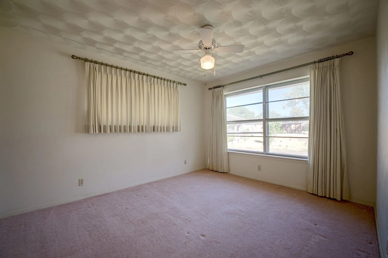 Single Family Residence For Sale in Dallas County , 1120 Atlanta Circle, Garland, Texas 75041, 3 Bedroom, 2 Bathroom, 4 Garage spaces, 1,779 Sqft, built in 1963, mls#21385954, Real Estate Agent in Garland, Homes For Sale in Dallas county, Homes For Sale in Garland, Realtor in Garland Texas, Real Estate Brokerage Independent Realty Texas, Luminita Cordes Realtor